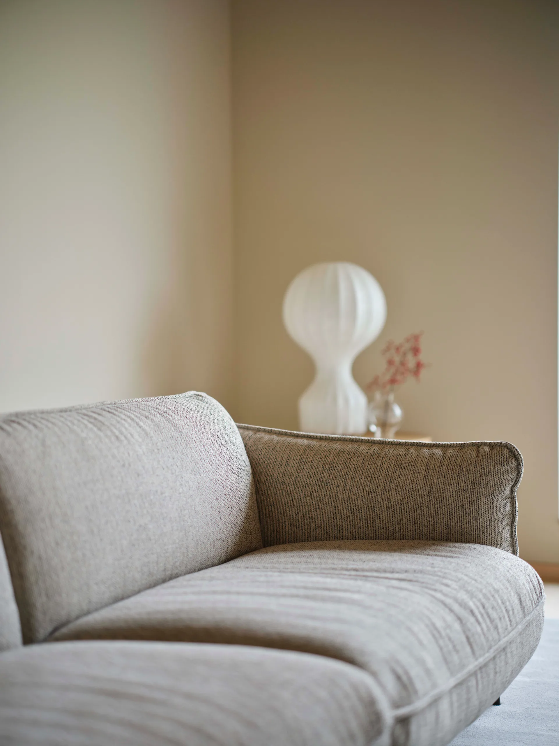 Continental soffa, Sealife Ivory/sand-svartlackerat stål Swedese