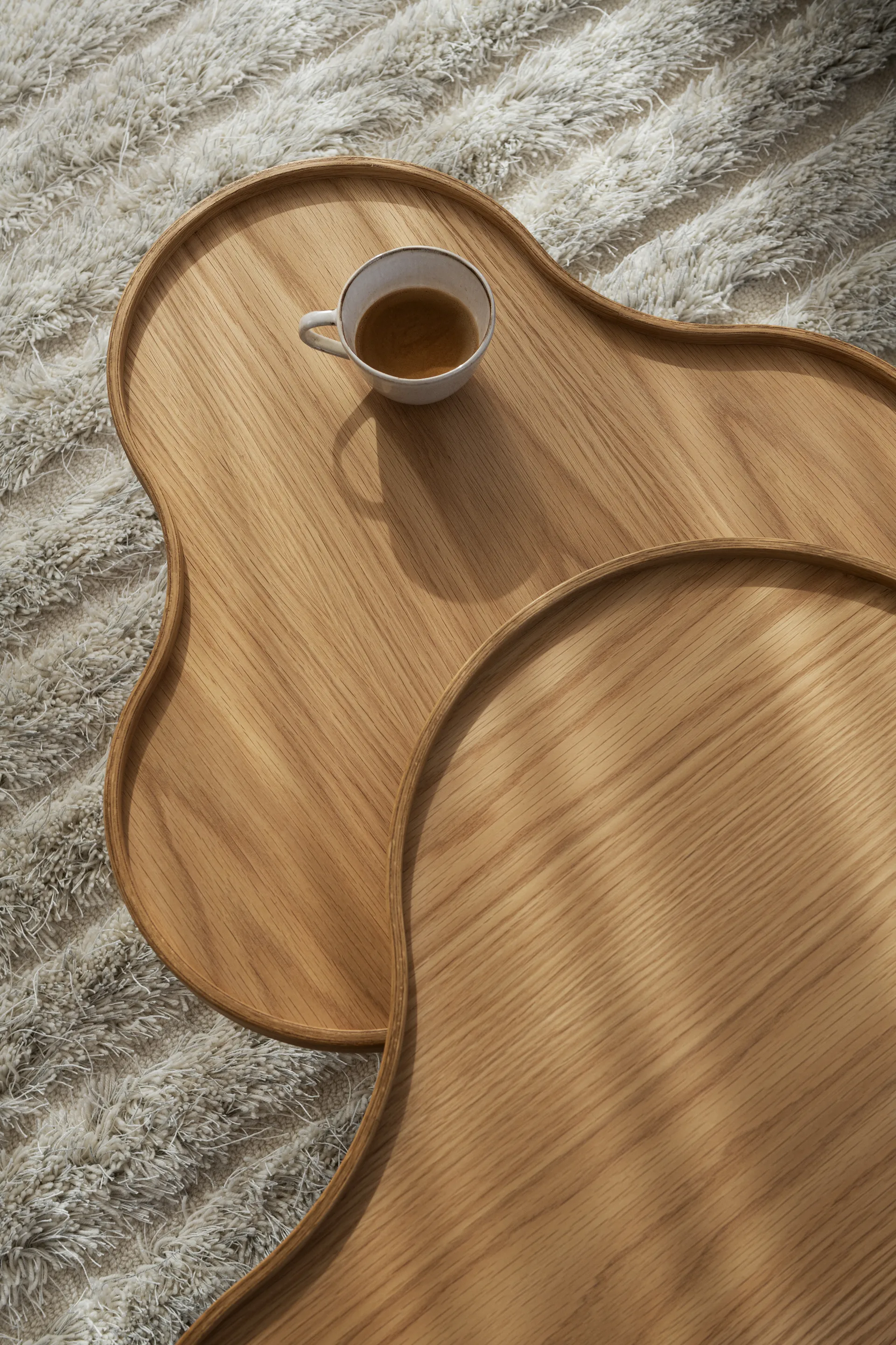 Flower mono bord 84x90 cm, H45 cm Ek lackad-beige RAL 1001 Swedese