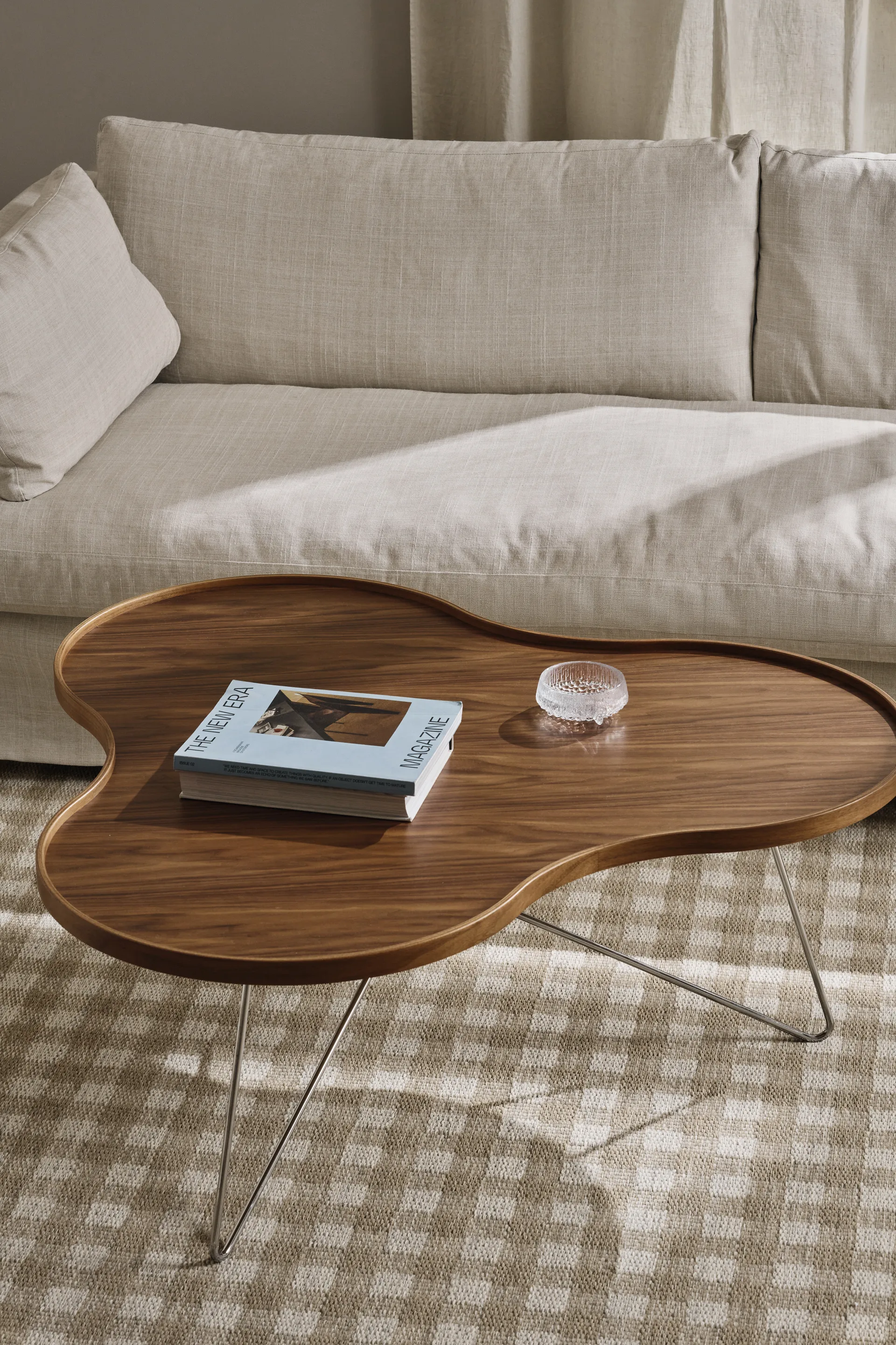 Flower mono bord Special Edition 107x114 cm, H45 cm-lackad valnöt-kromad stål Swedese