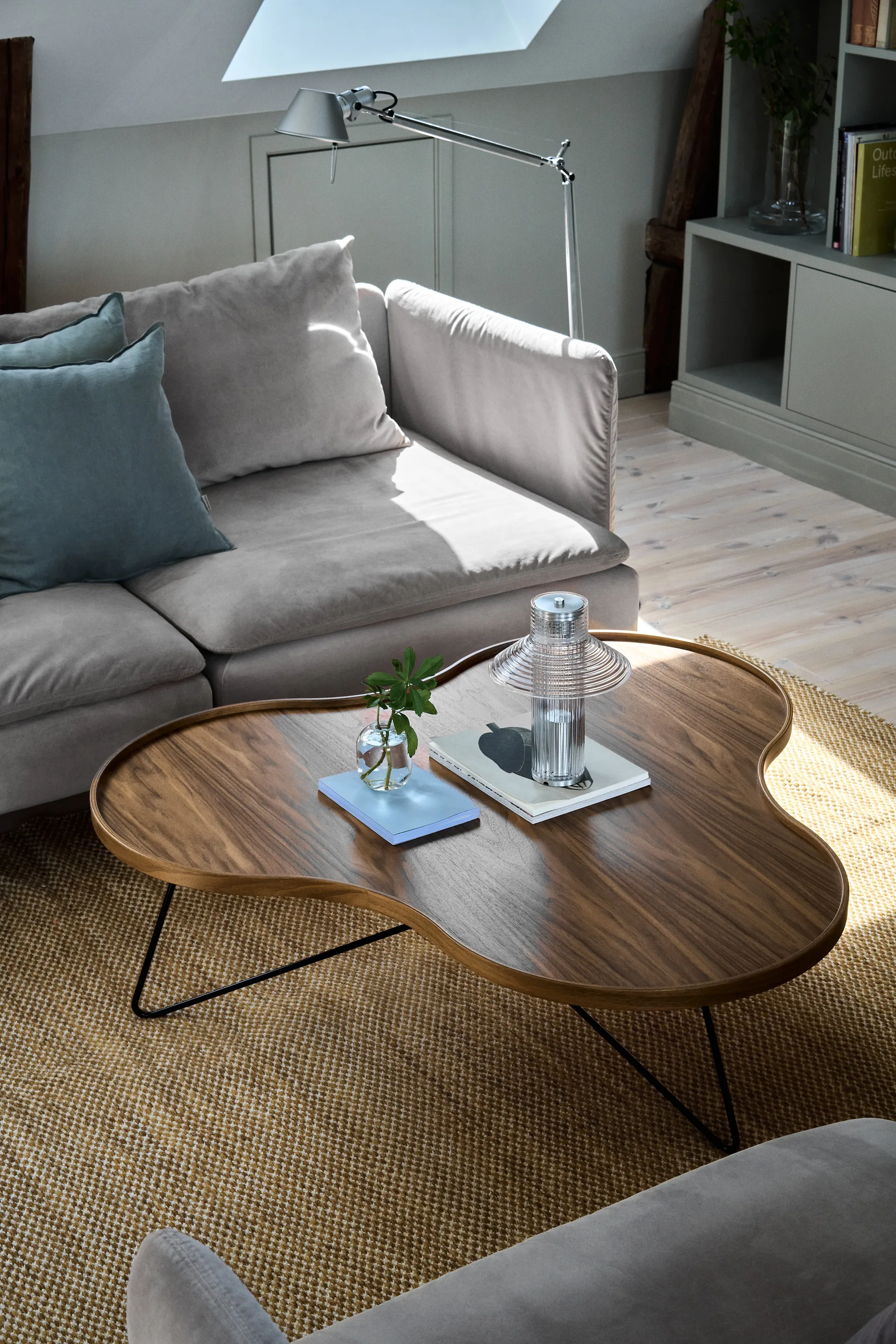 Flower mono bord Special Edition 107x114 cm, H45 cm-lackad valnöt-svartlackerat stål Swedese