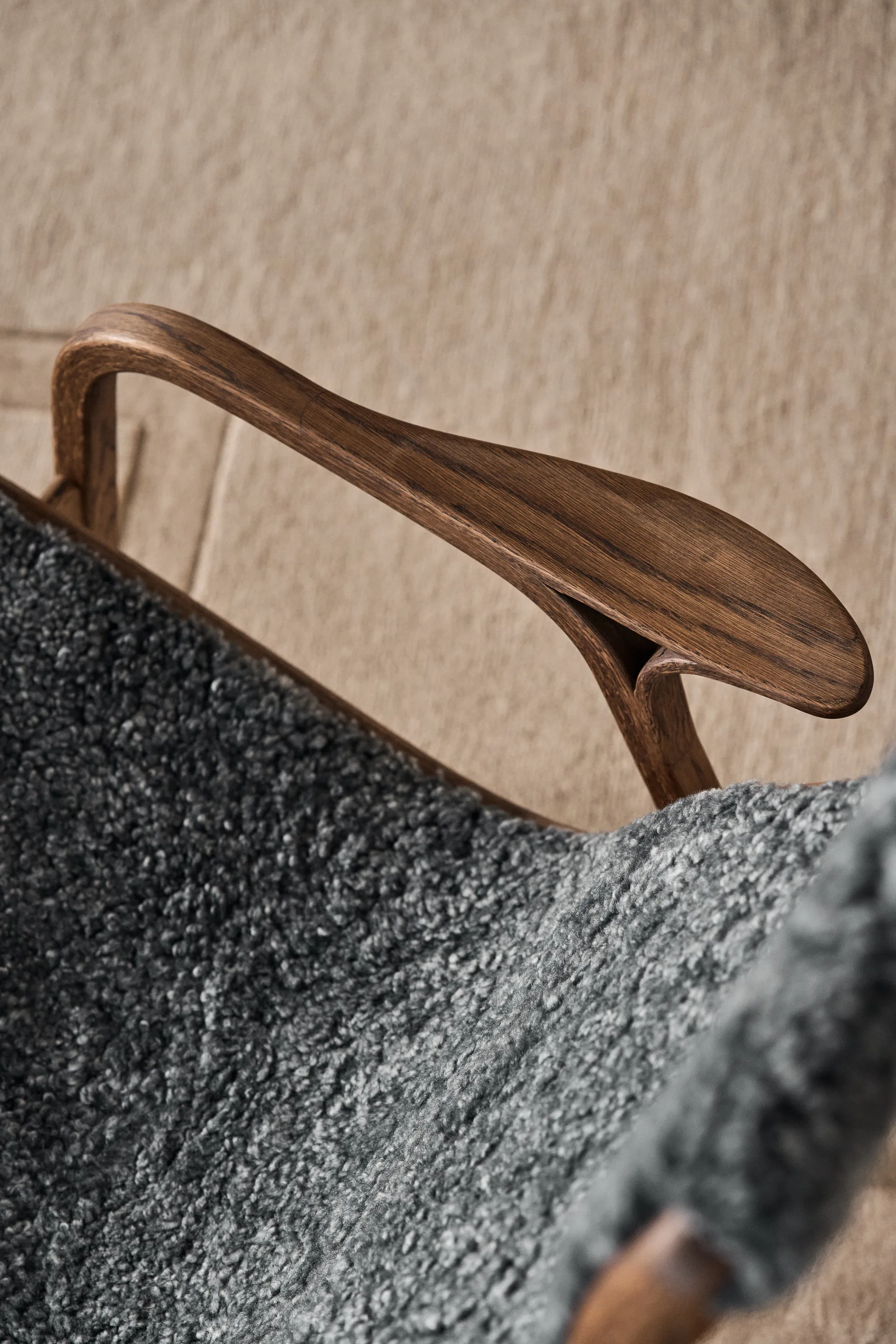 Lamino fåtölj ek/fårskinn Special Edition, Rubio Monocoat Chocolate-Charcoal Swedese