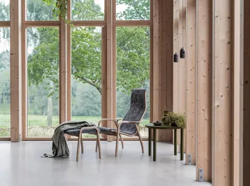 Lamino fåtölj lackad bok/fårskinn - Scandinavian Grey (grå) - Swedese