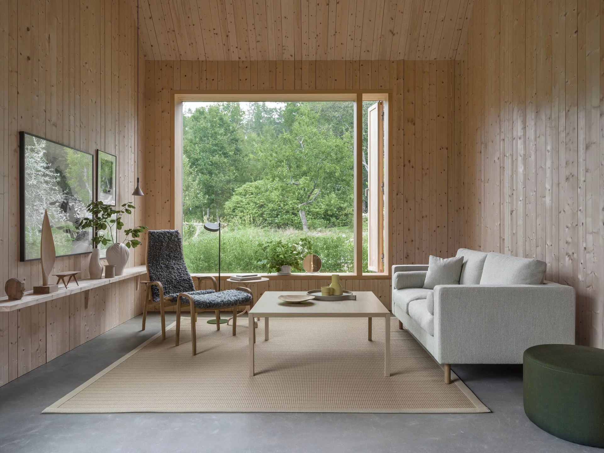 Lamino fåtölj och fotpall oljad ek/fårskinn, Sahara (nougatbrun) Swedese