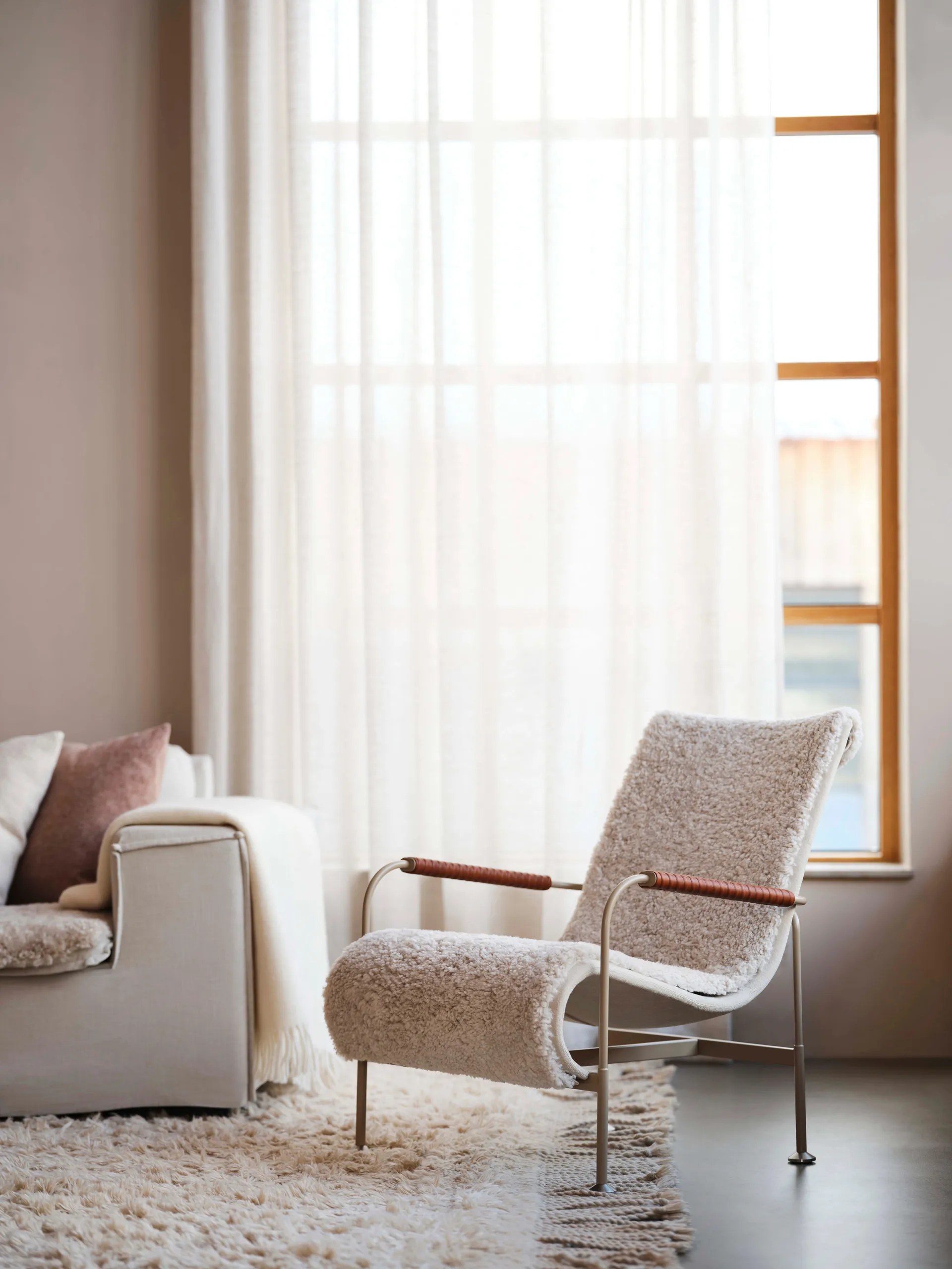 Serpentine fåtölj, Tyg Romo Linara Rye-krom-tärnsjö Nature Swedese