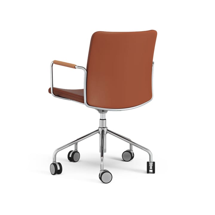Stella kontorsstol höj/sänkbar med svikt, läder elmosoft 33004 brun, krom, armstöd 8822 amber Swedese