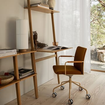 Stella kontorsstol höj/sänkbar med svikt - läder elmosoft 33004 brun, krom, armstöd 8822 amber - Swedese