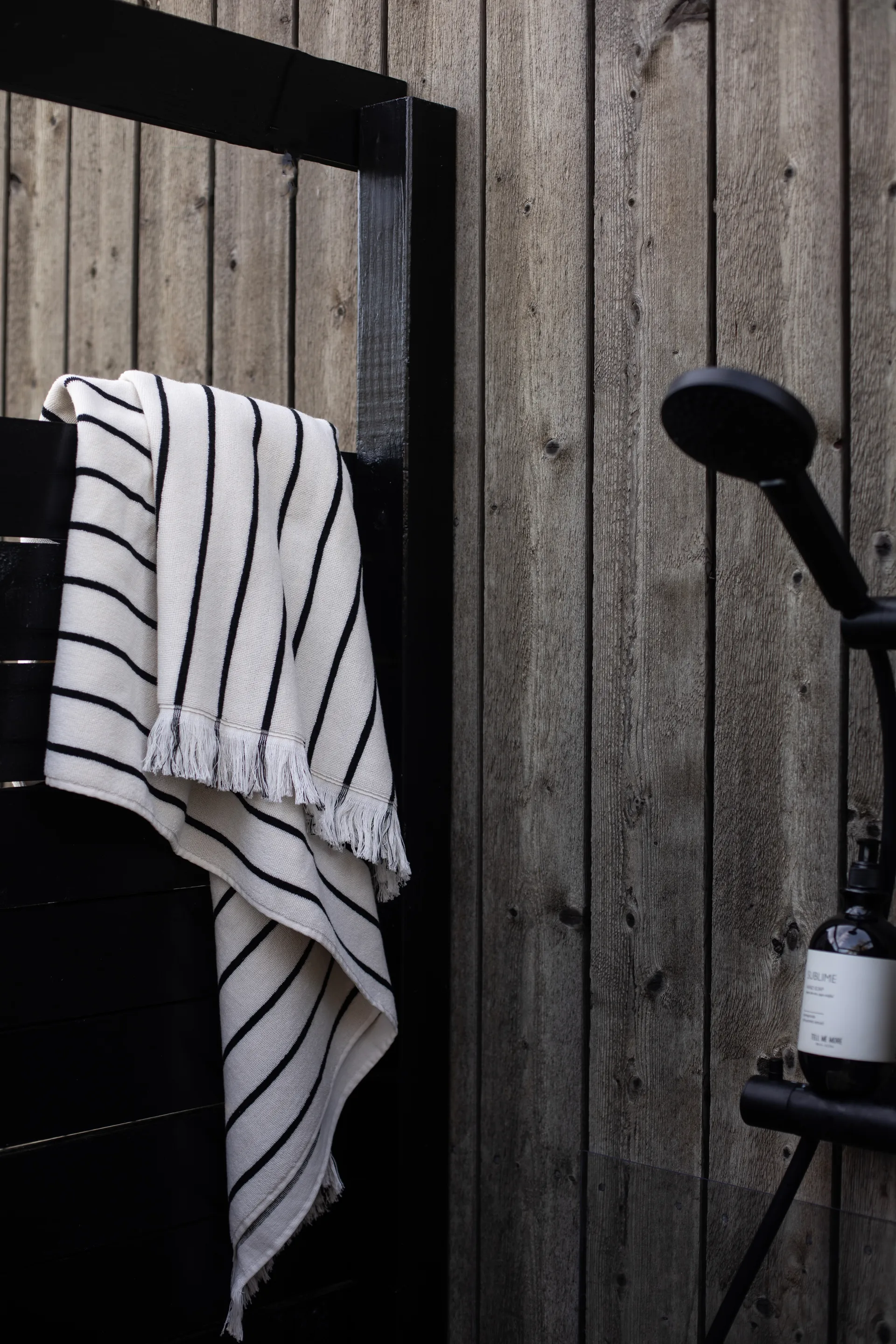 Bonnie badlakan 70x140 cm, Svart Tell Me More