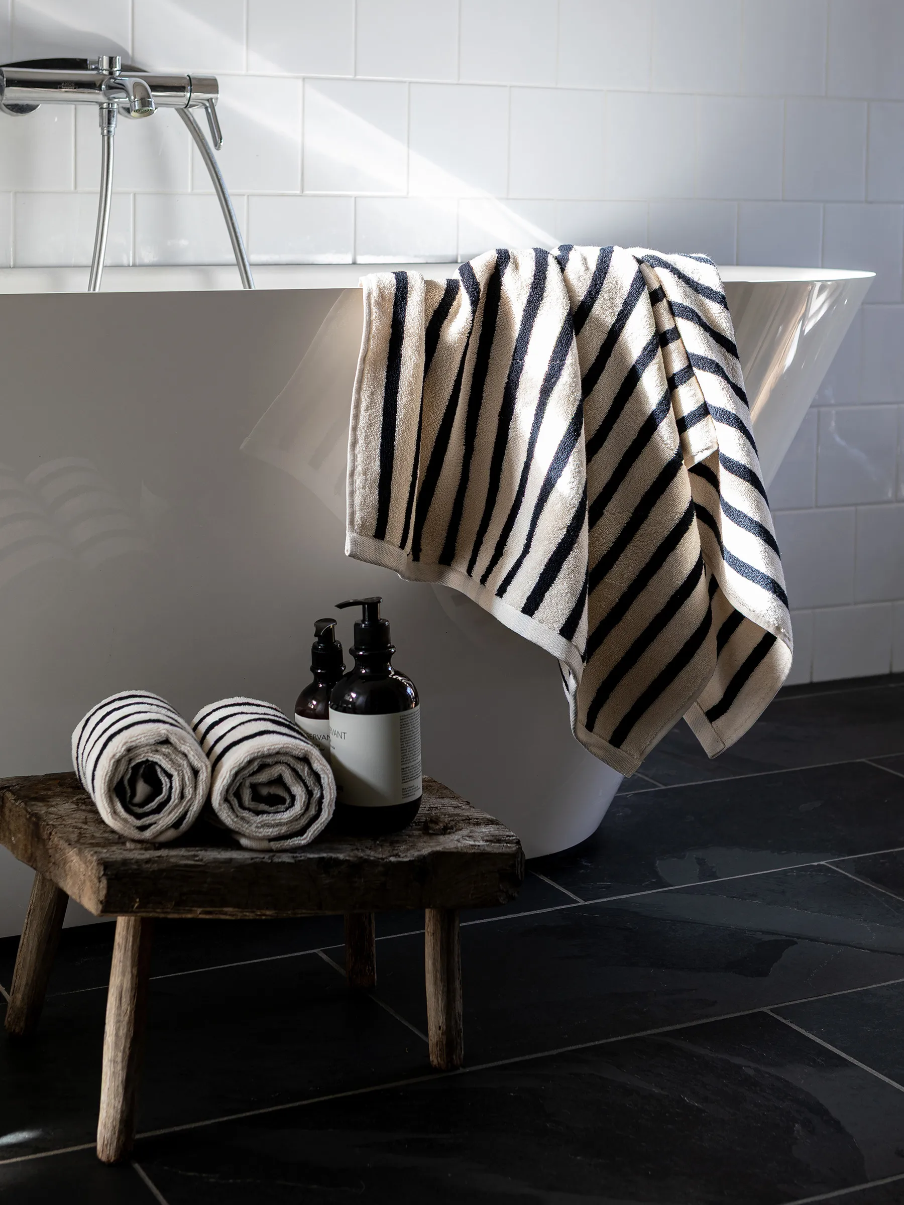 Bonnie badlakan 70x140 cm, Svart Tell Me More