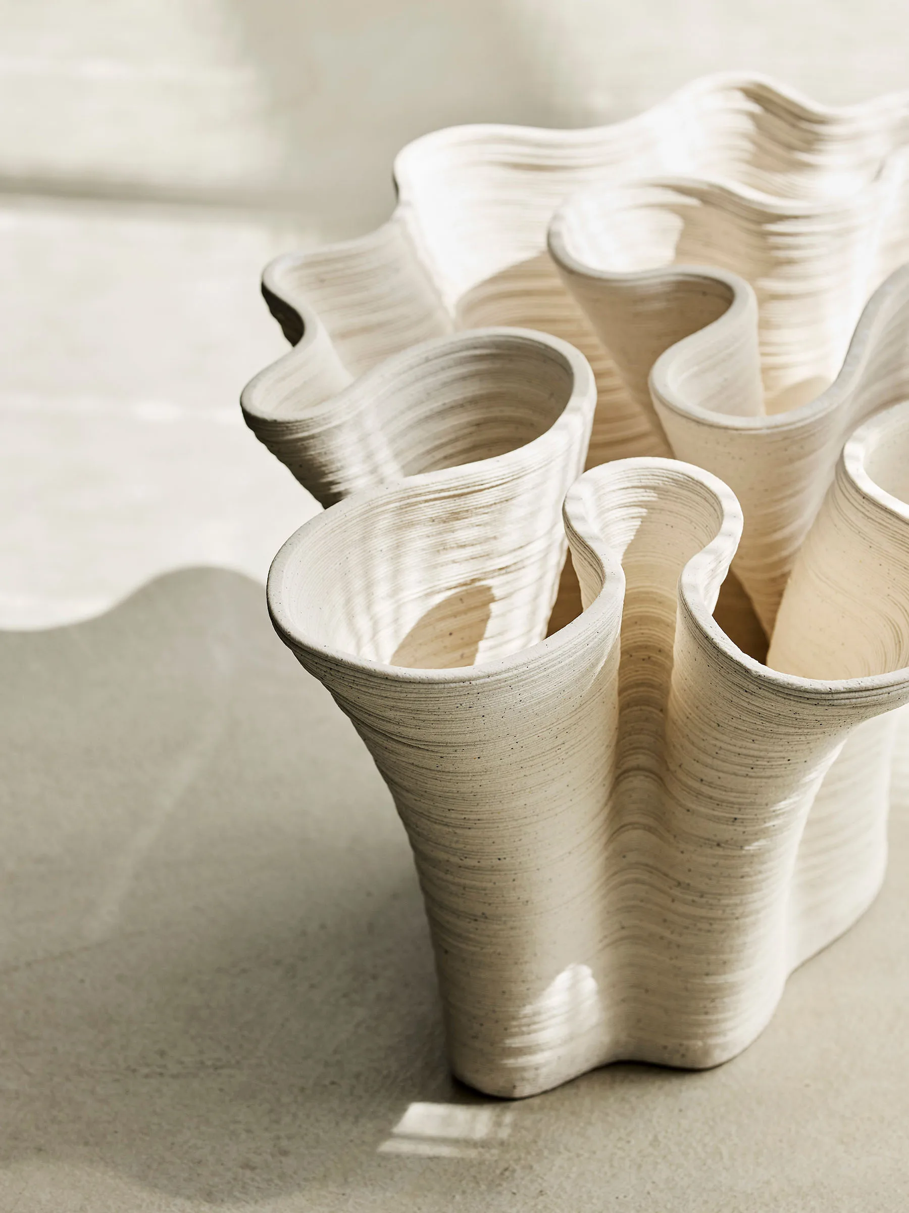 Fiordo vas large, Offwhite Tell Me More