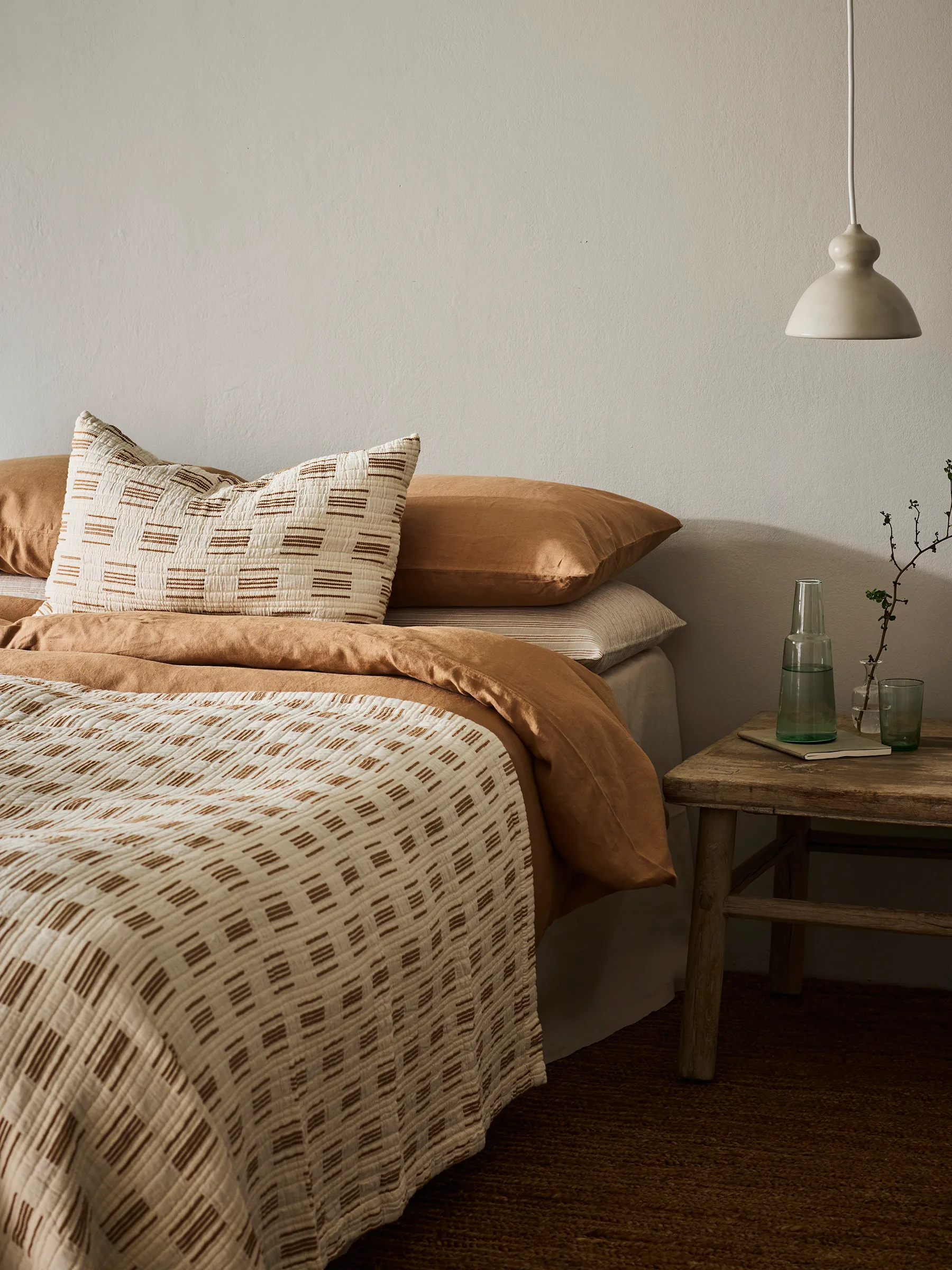 Julien kuddfodral 40x60 cm, Off-white-roströd Tell Me More