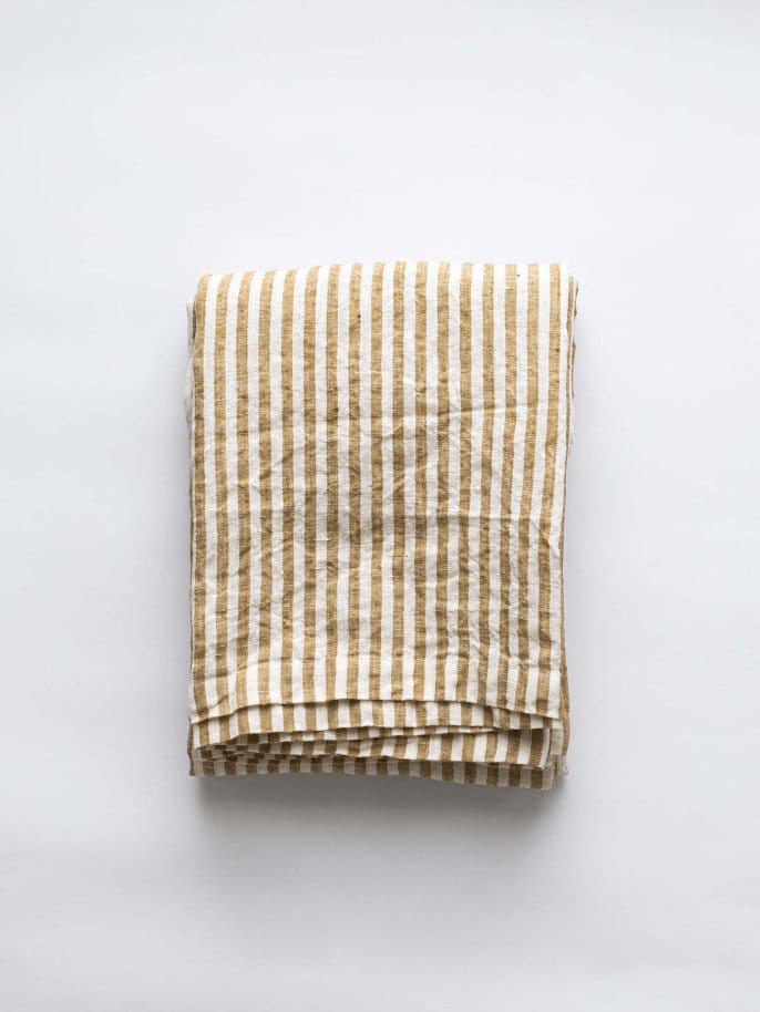 Leon bordsduk 145x270 cm, Spice Tell Me More