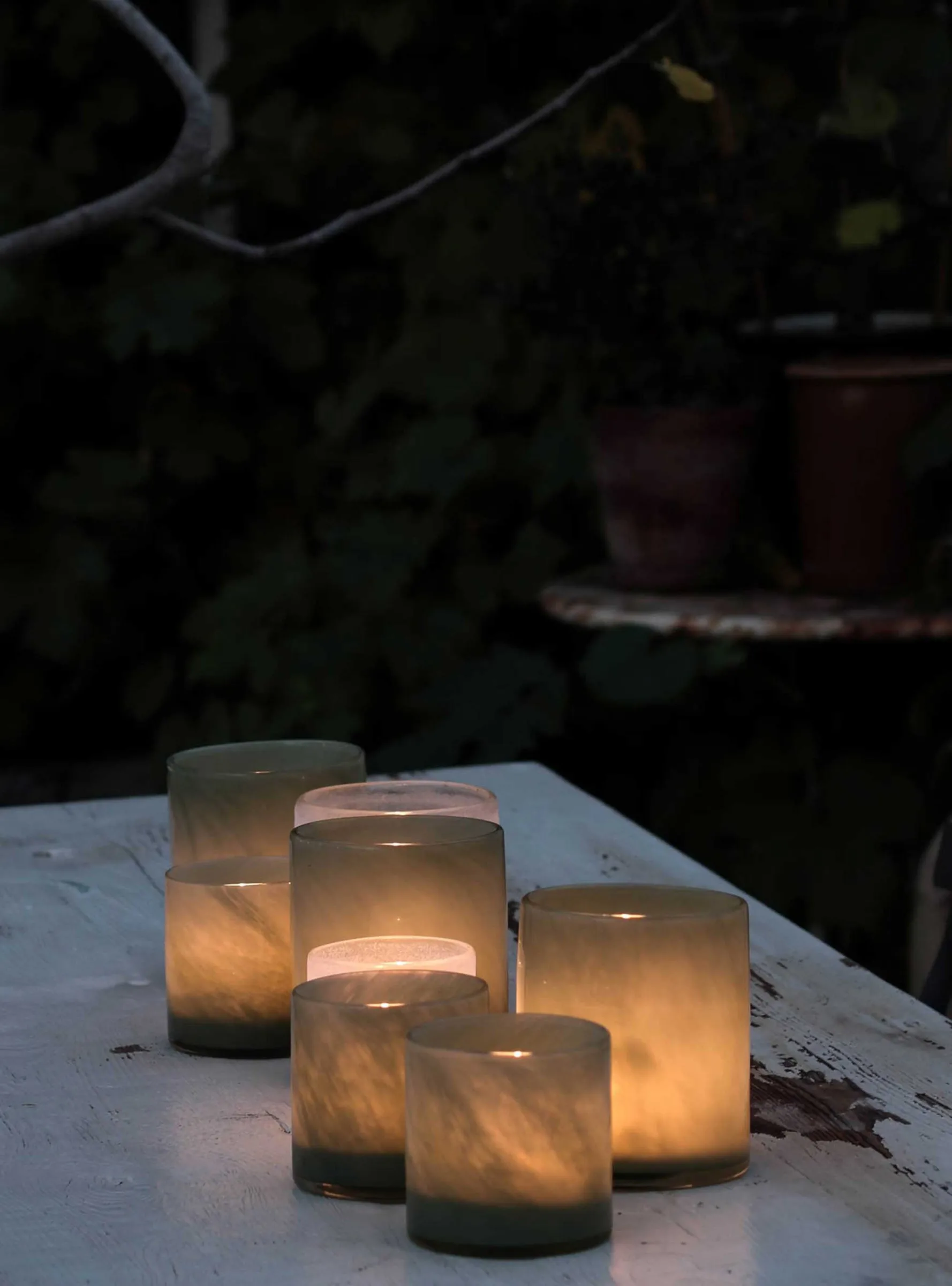 Lyric ljuslykta L, Warm grey Tell Me More