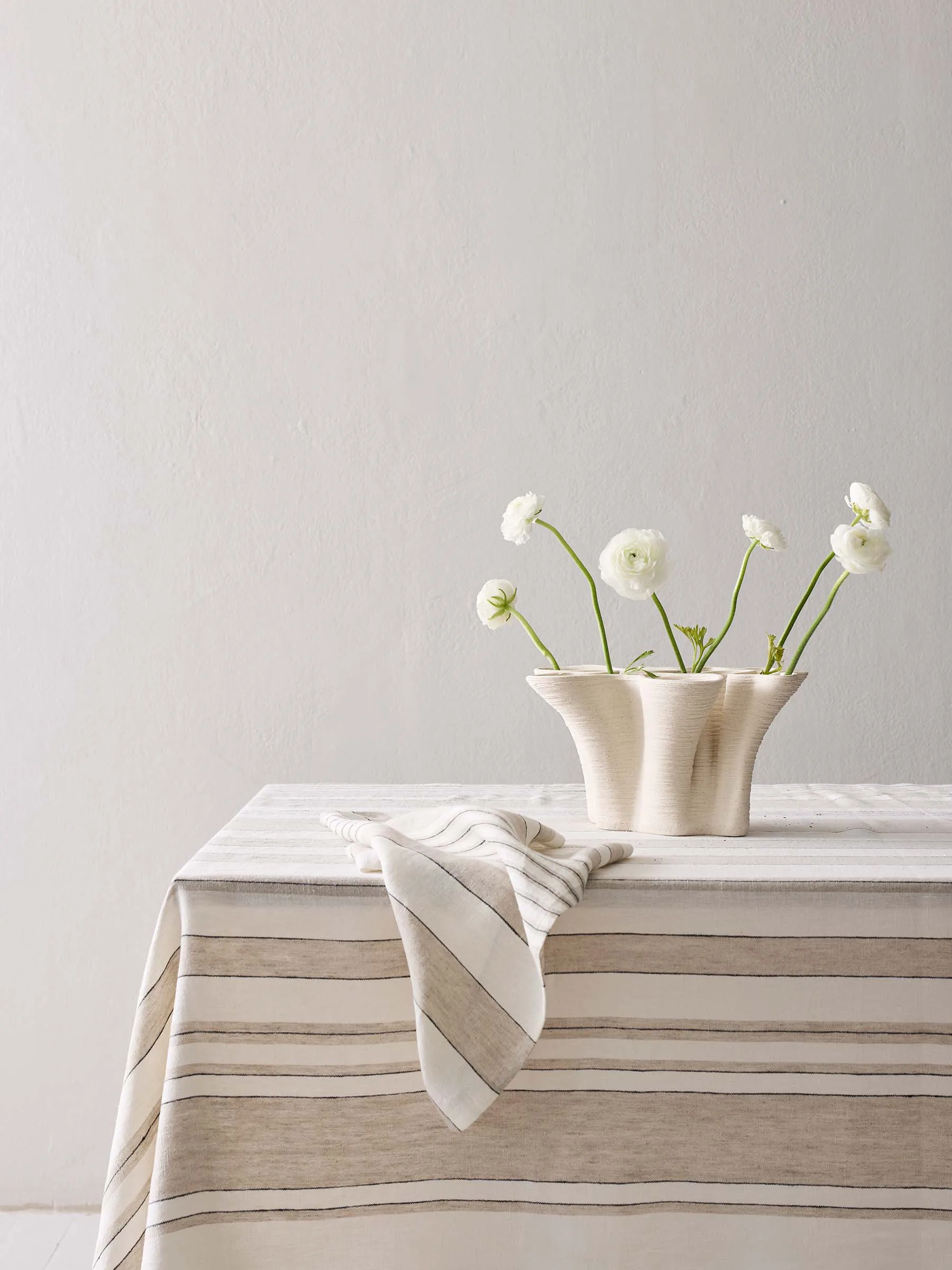 Noah bordsduk, Beige stripe, 145x330 cm Tell Me More