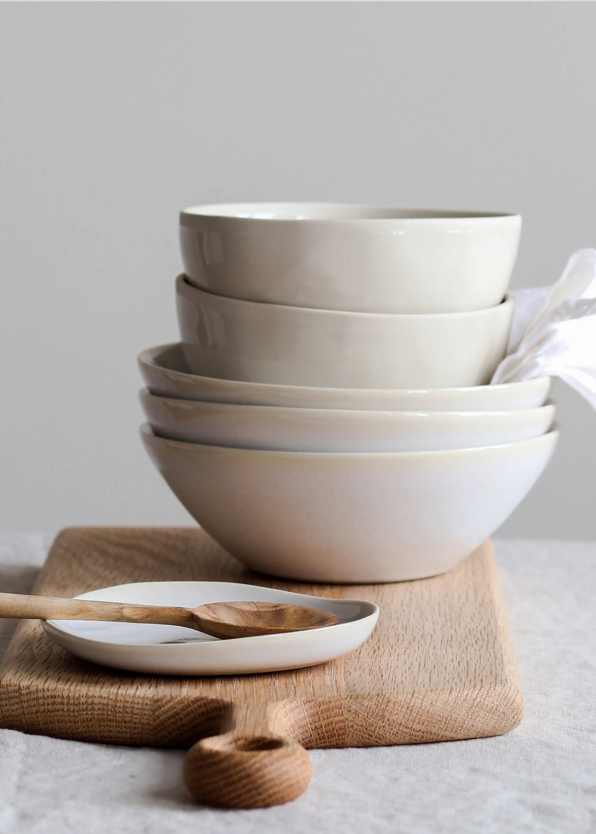 Vince skål M, Vit Tell Me More