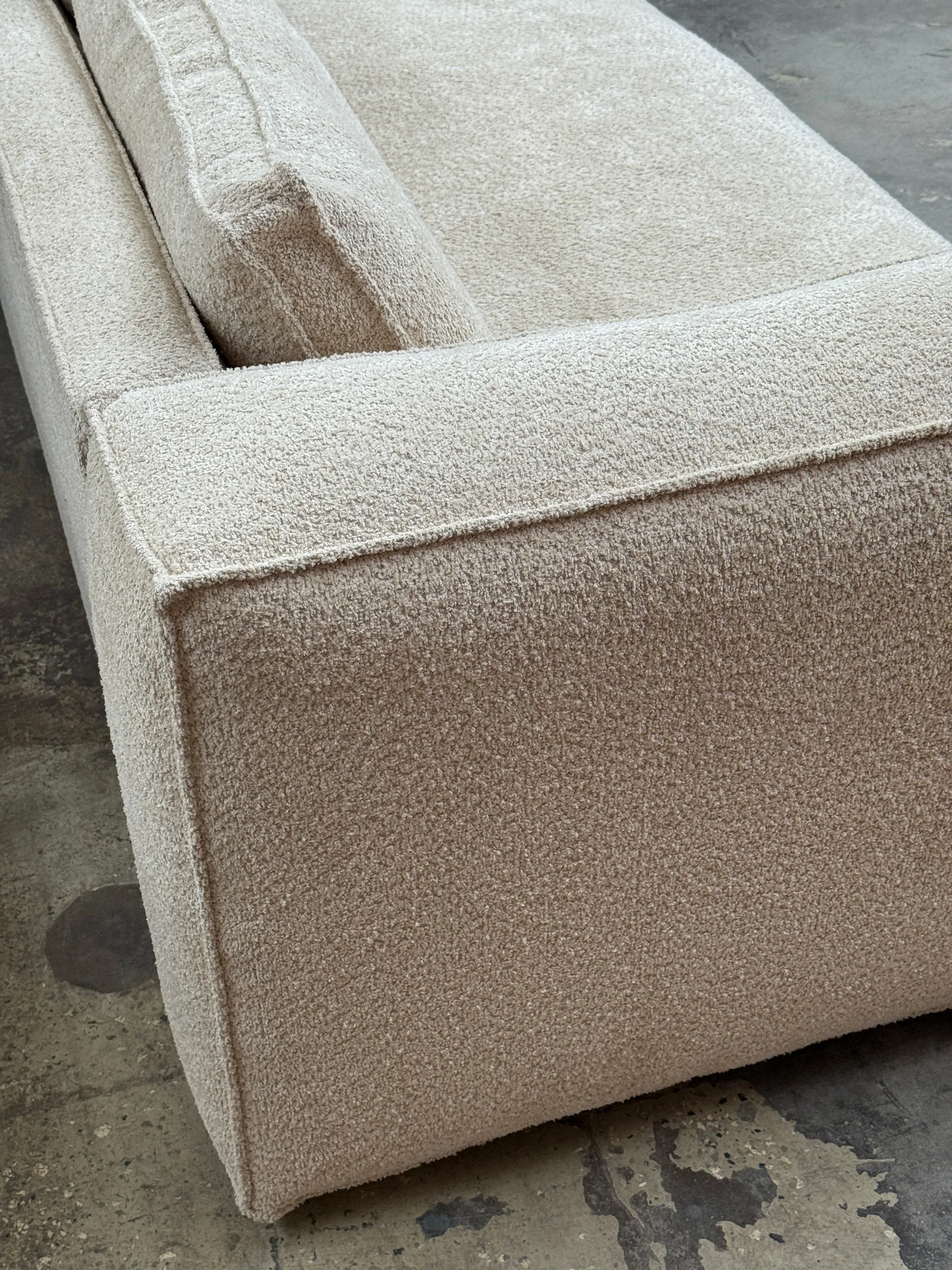 Klinge soffa, Bouclé soft sand Tinted