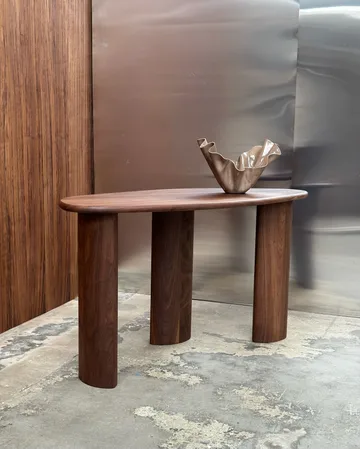 Lowe konsollbord - Valnöt dark brown - Tinted