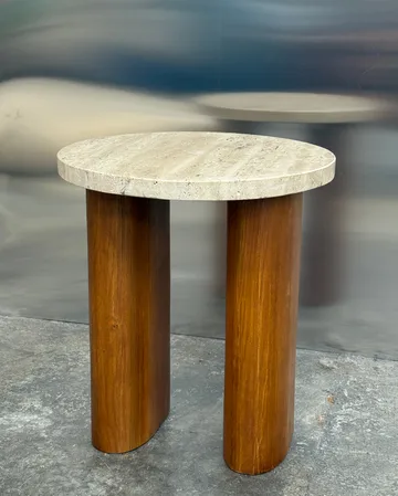 Vikman sidobord - Ek-beige travertin - Tinted