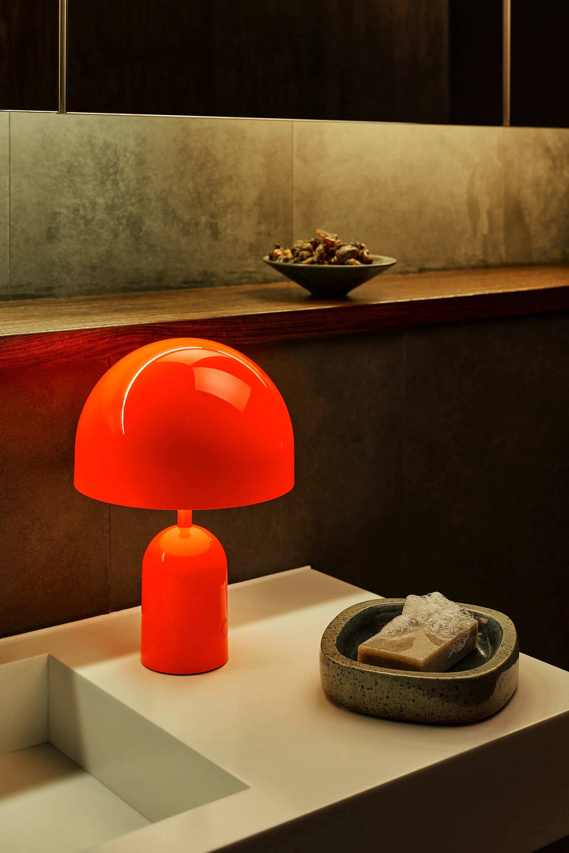 Bell Portabel LED bordslampa 28 cm, Fluoro (röd) Tom Dixon