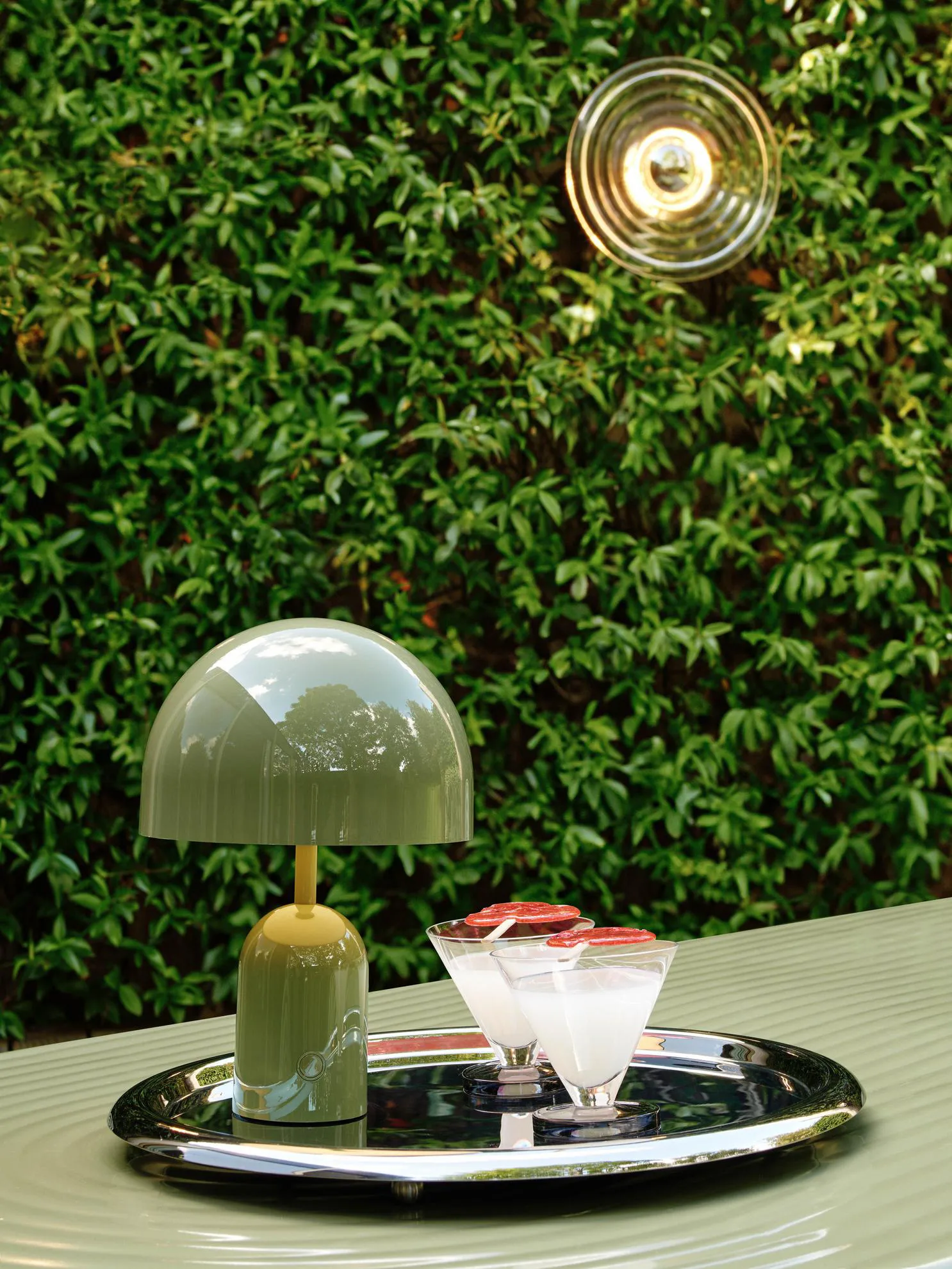 Bell Portabel LED bordslampa 28 cm, Moss (grön) Tom Dixon