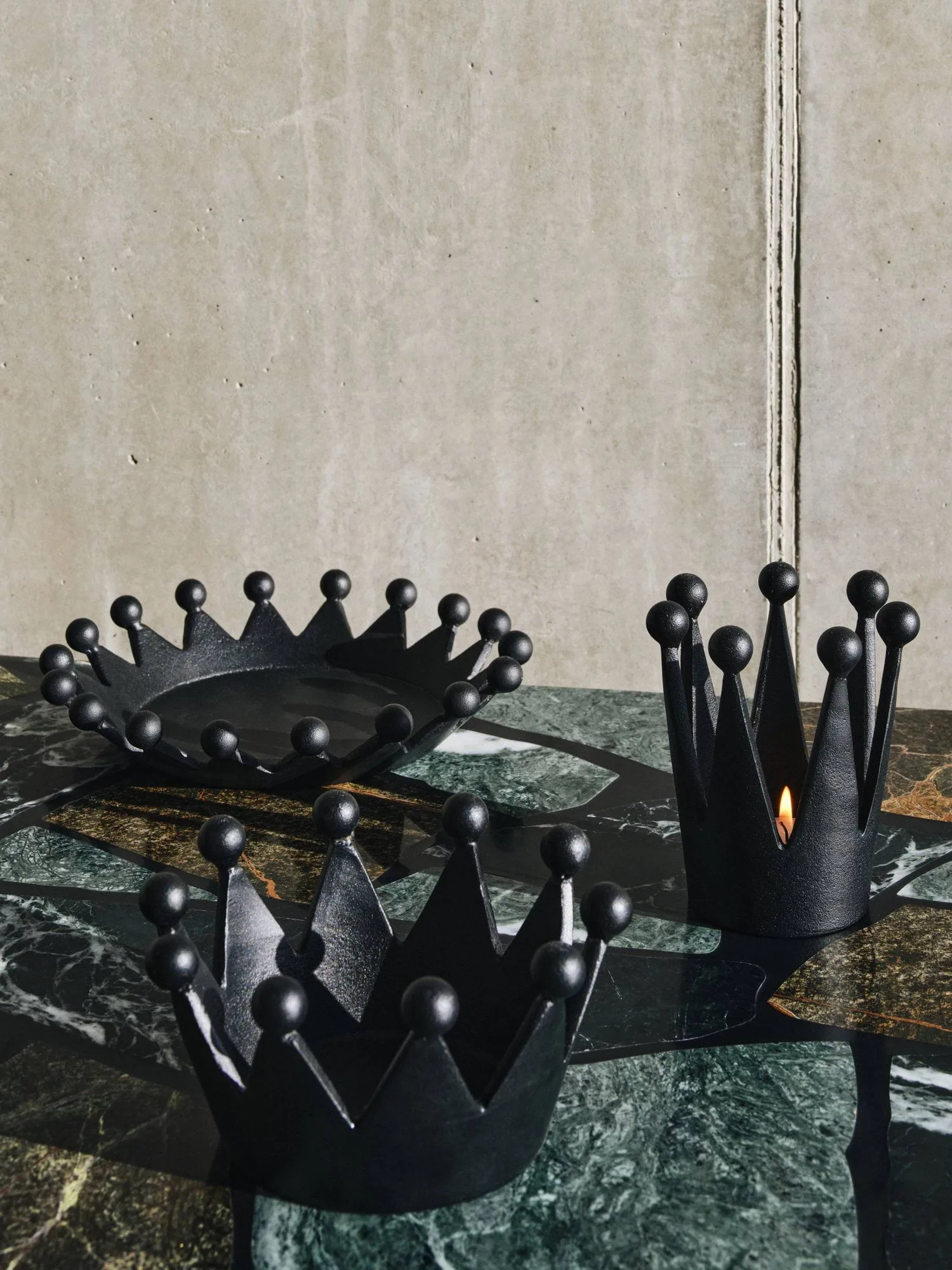 Cast Iron Crown ljuslykta, Ø14x8,2 cm Tom Dixon