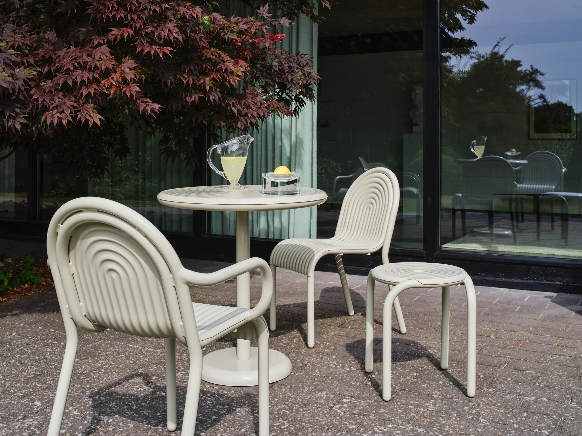 Groove cafébord runt - Putty, Ø70 cm, Bordsskiva Tom Dixon