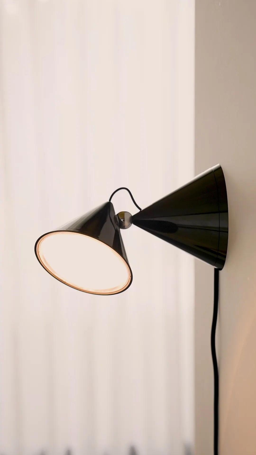 Pose Surface vägglampa, Kelp Tom Dixon