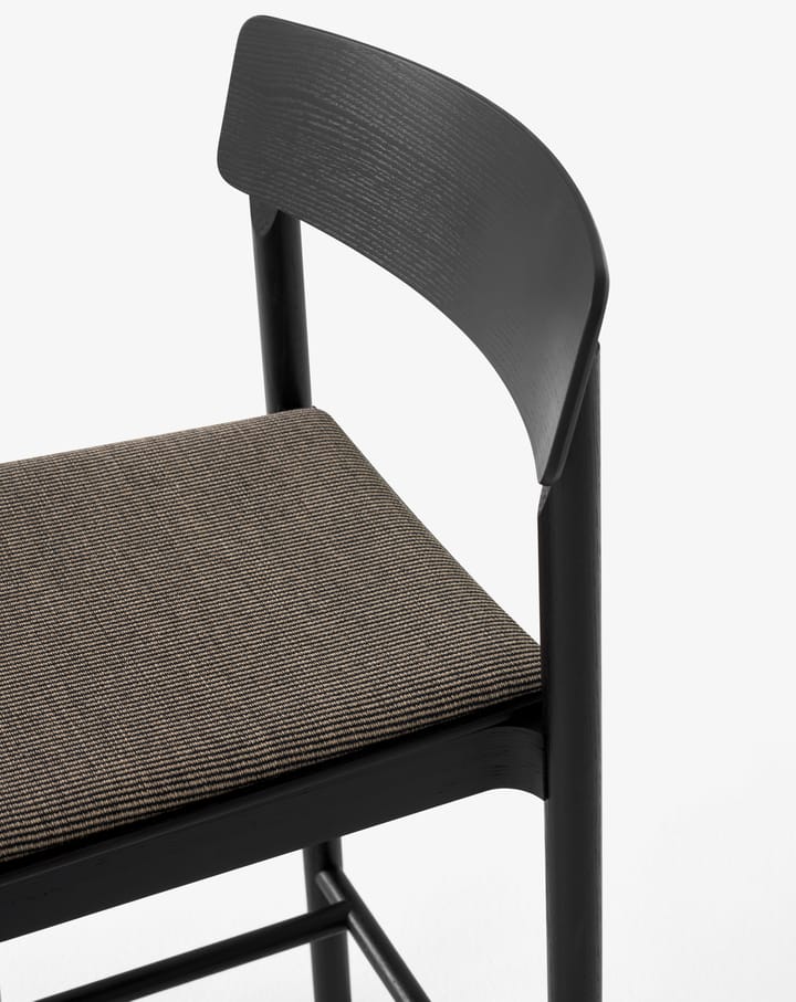 Betty TK14 Counter Chair barstol 65 cm, Fuse 0351-black laquered ash &Tradition