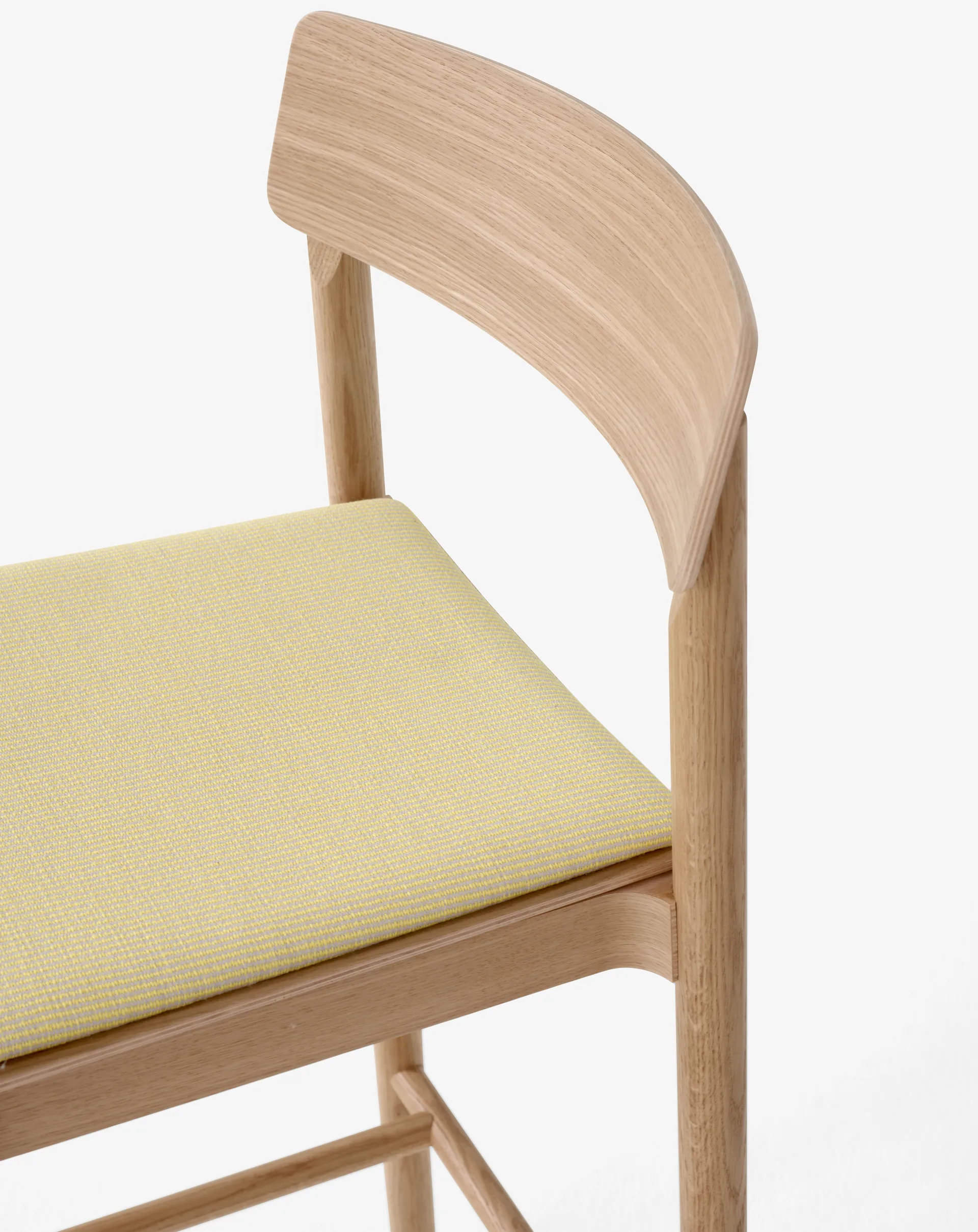 Betty TK17 Bar Chair barstol 75 cm, Fuse 0421-lackad ek &Tradition