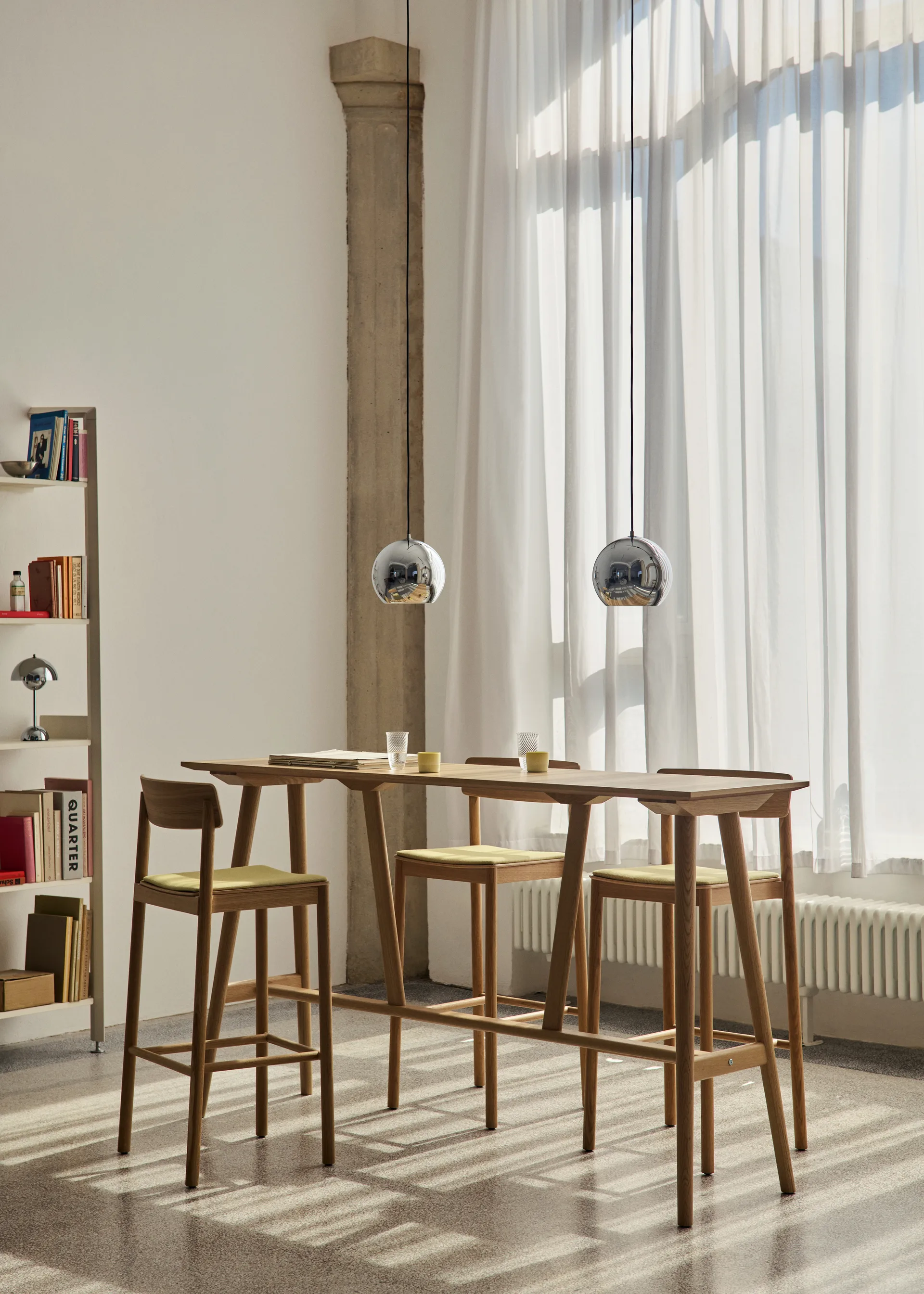 Betty TK17 Bar Chair barstol 75 cm, Fuse 0421-lackad ek &Tradition