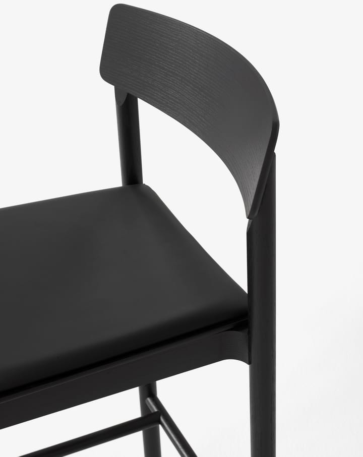 Betty TK17 Bar Chair barstol 75 cm, Noble leather black-black laquered ash &Tradition