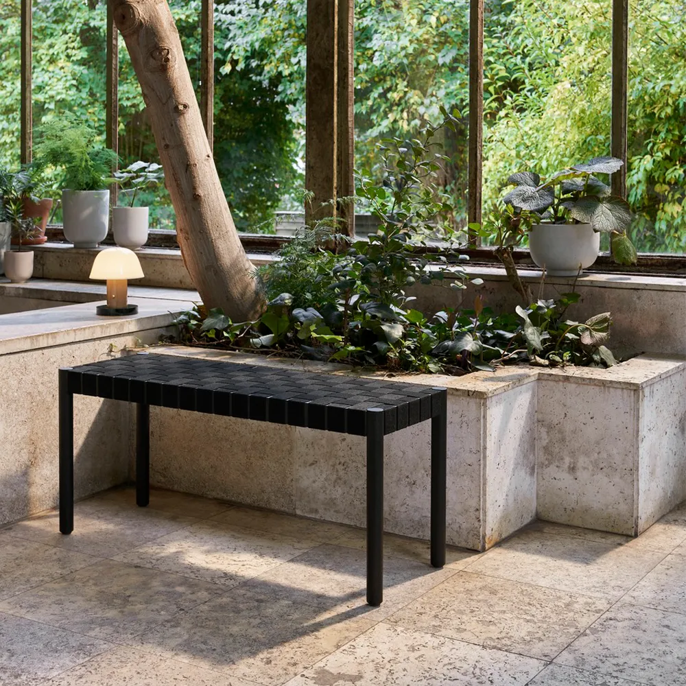 Betty TK4 bänk, oak, naturflätad linnebandssits &Tradition