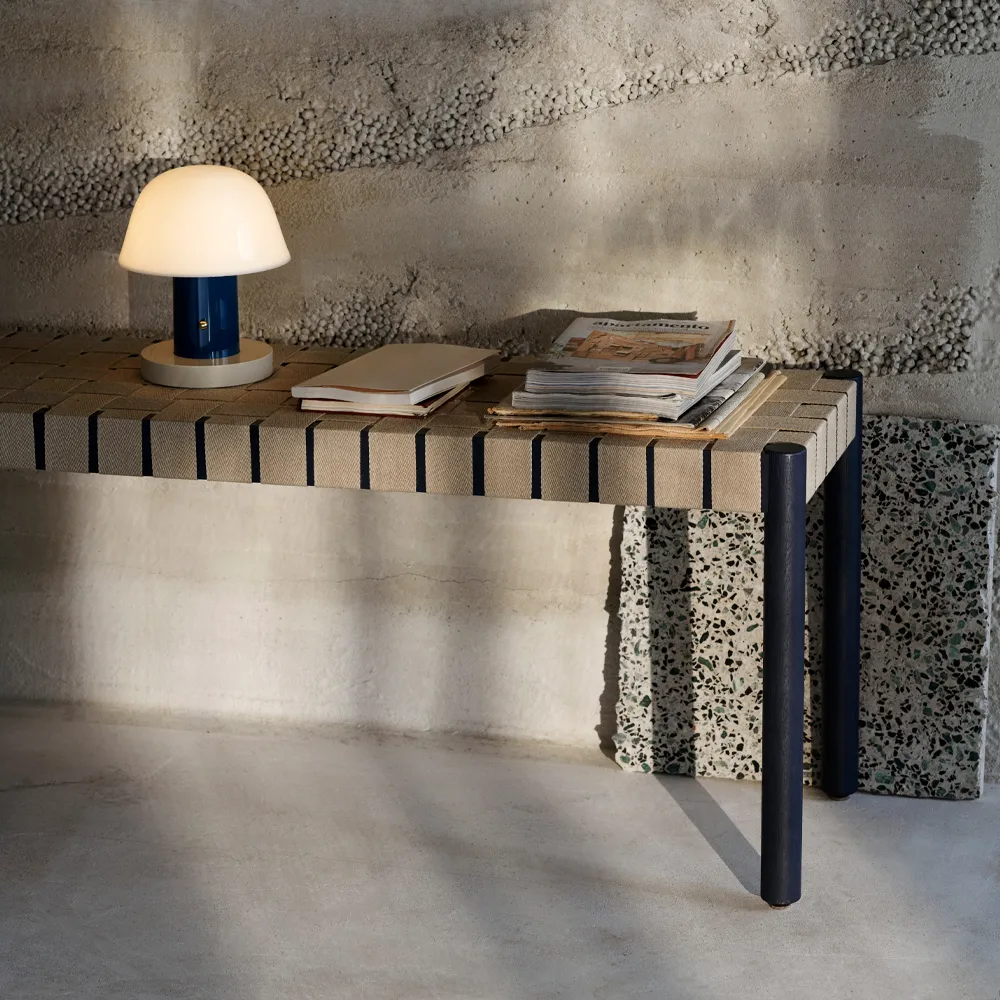 Betty TK4 bänk, oak, naturflätad linnebandssits &Tradition