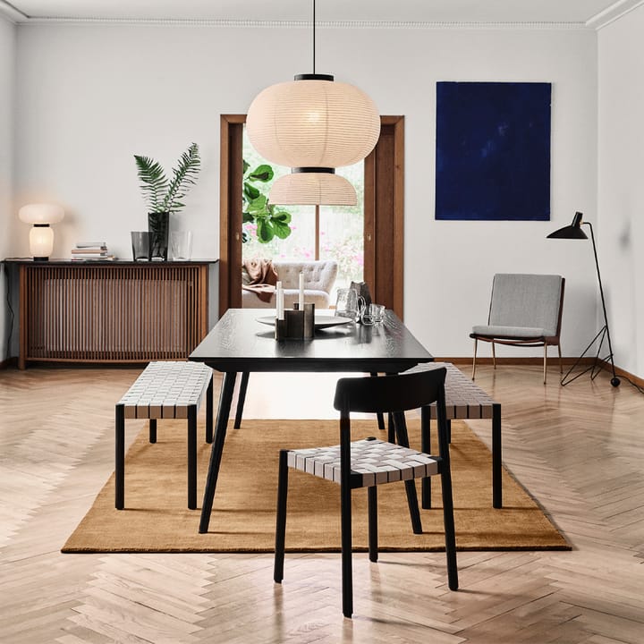 Betty TK5 bänk, black, naturflätad linnebandssits &Tradition