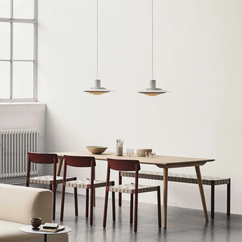 Betty TK5 bänk, oak, naturflätad linnebandssits &Tradition