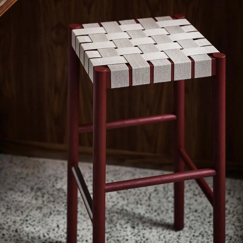 Betty TK8 barpall, black, naturflätad linnebandssits &Tradition