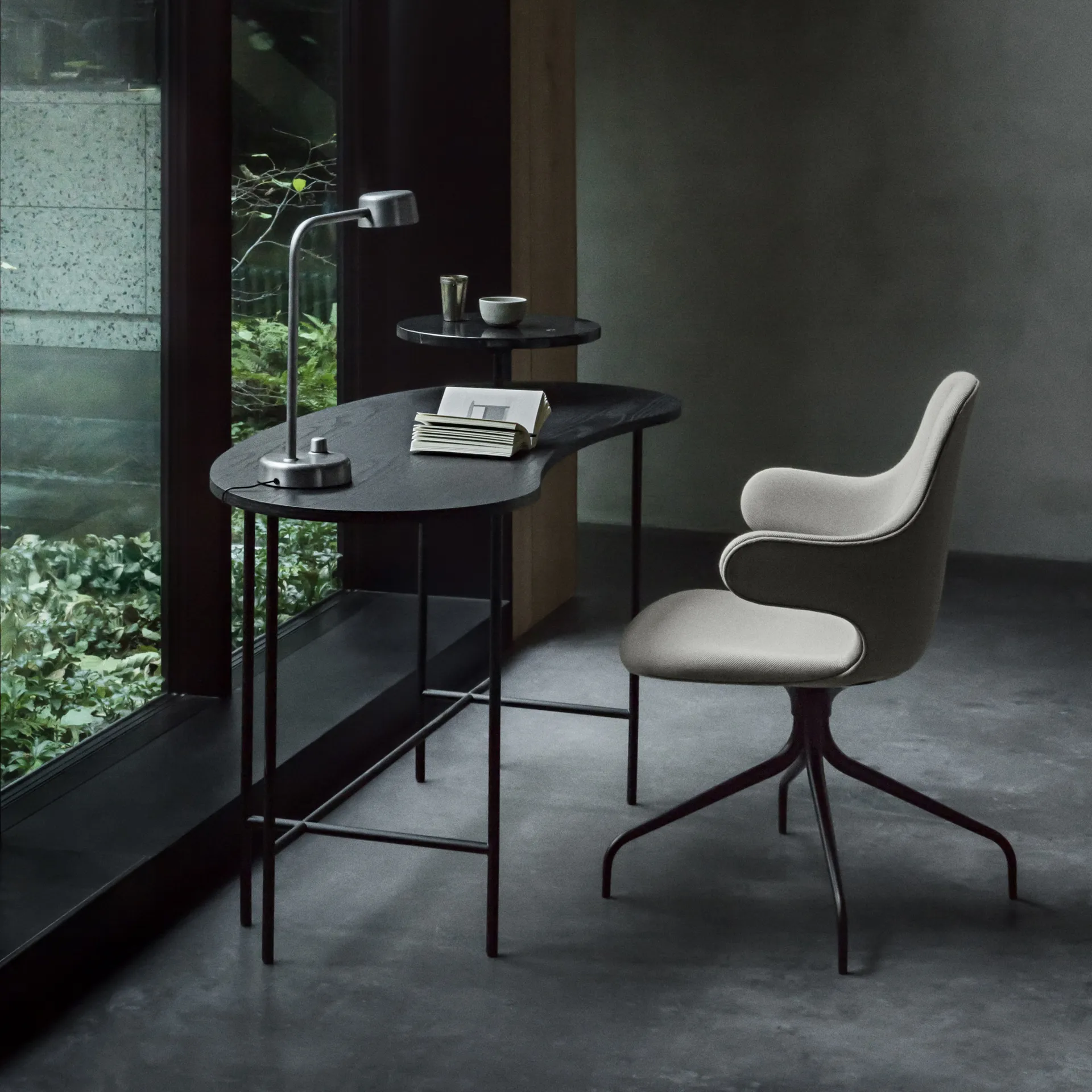 Catch JH2 kontorsstol, tyg remix 242 beige/grey, snurrstativ black &Tradition