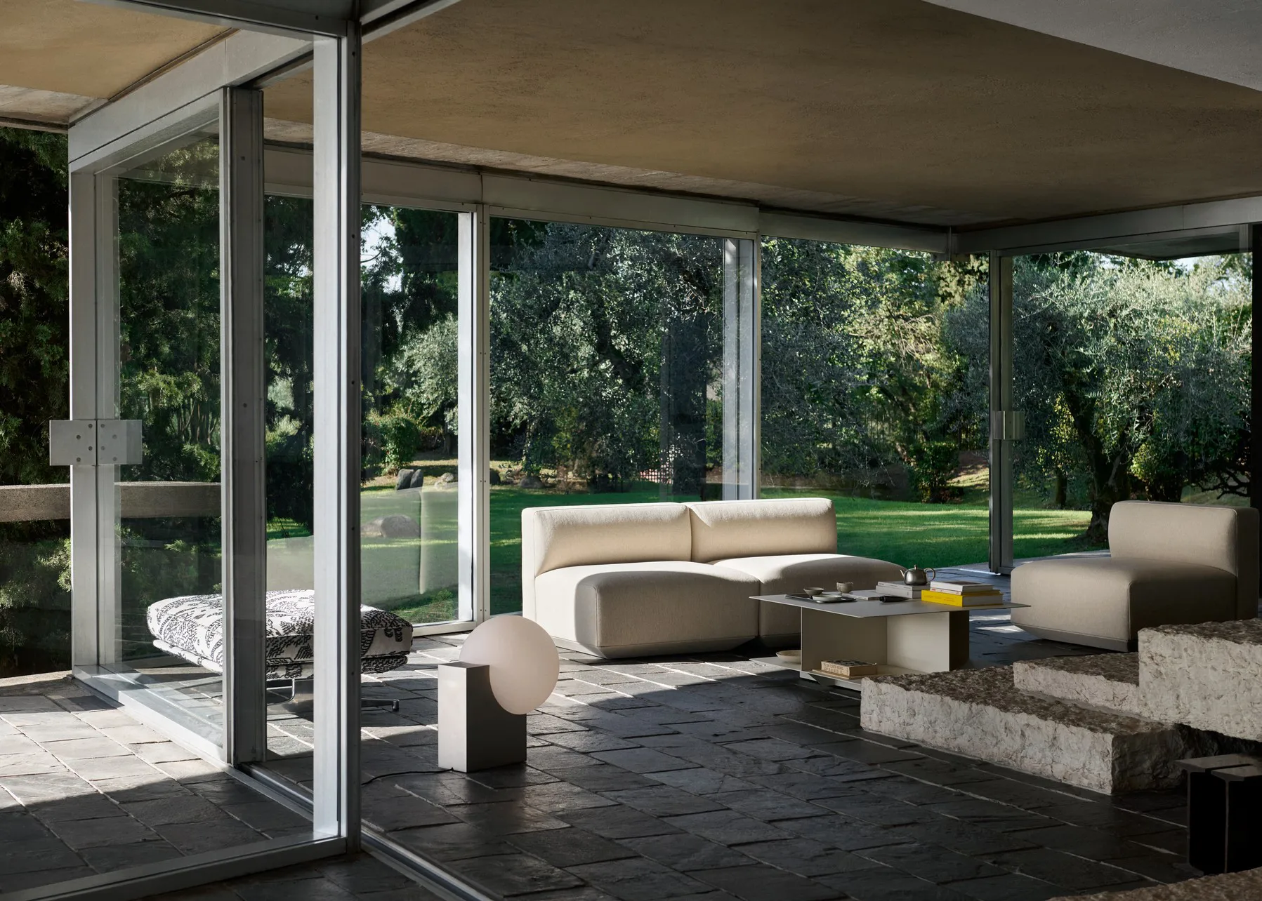 Develius EV3 soffbord, Steel ivory, Ø89x40 cm &Tradition