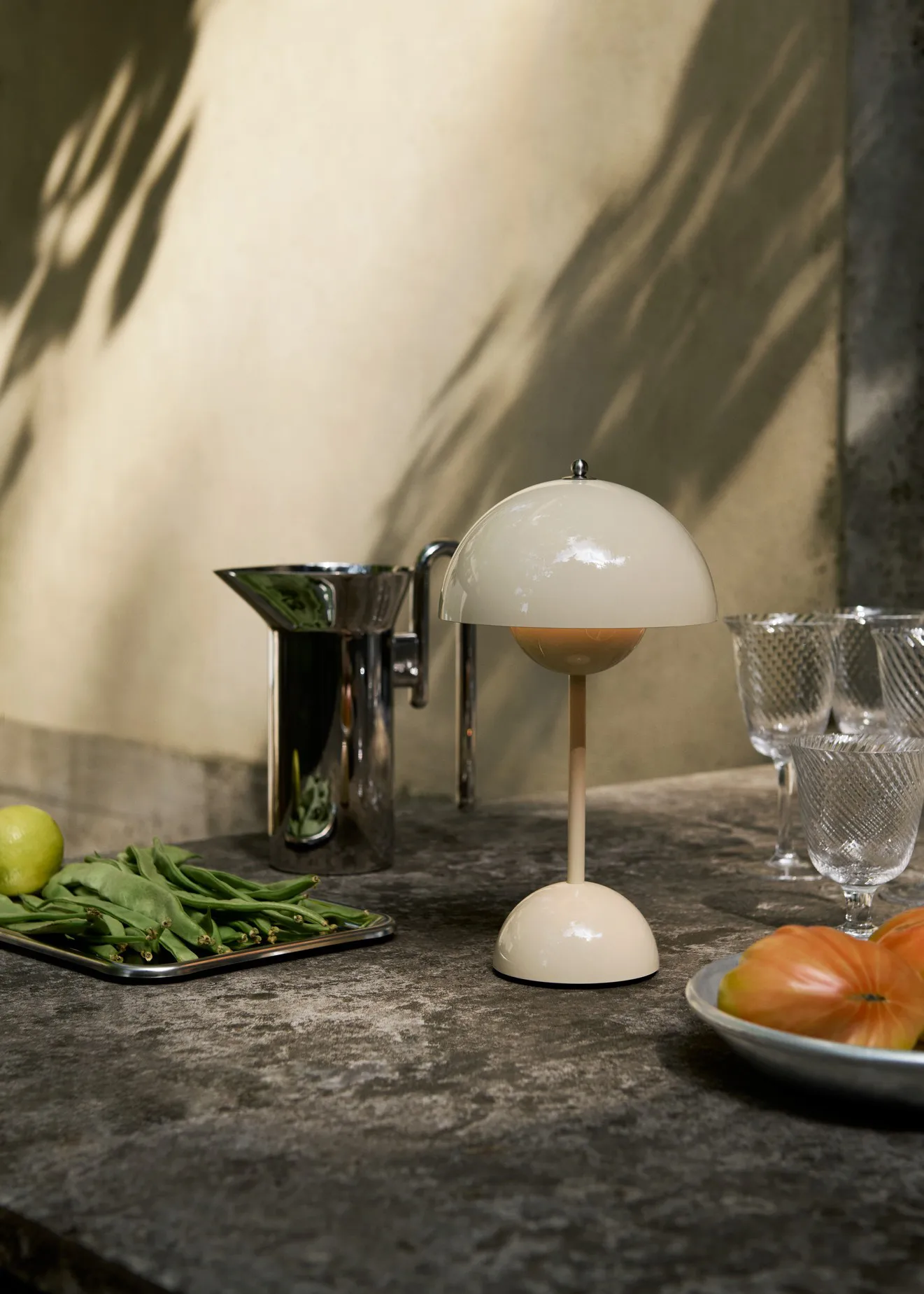 Flowerpot portabel bordslampa VP9, Ivory &Tradition