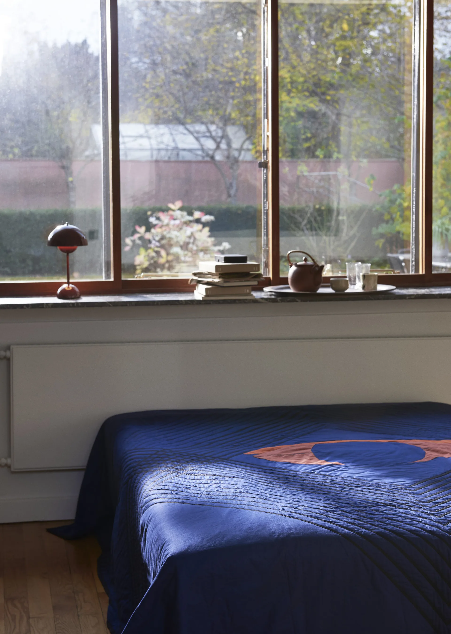 Flowerpot portabel bordslampa VP9, röd_brun &Tradition