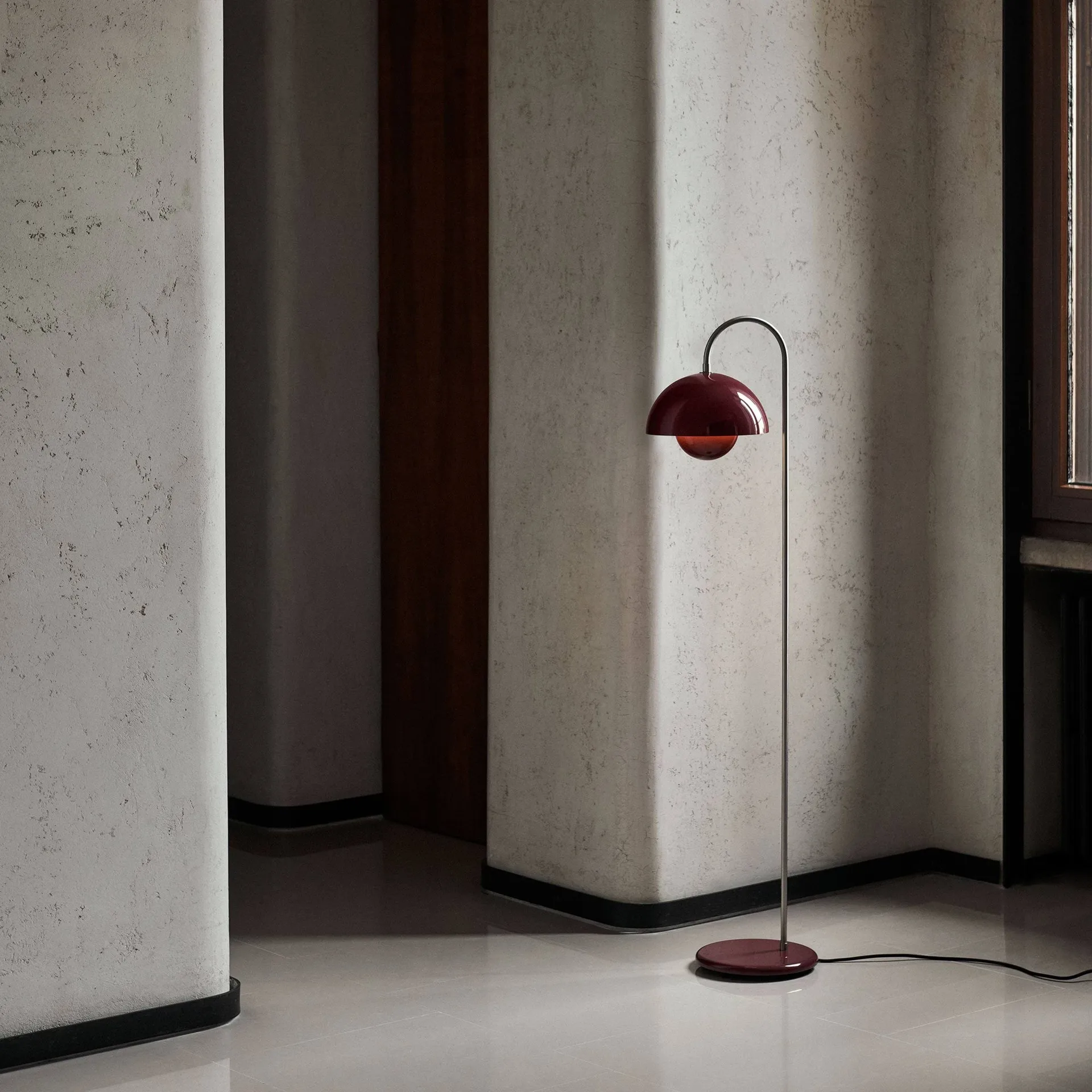 Flowerpot VP12 golvlampa, Dark plum &Tradition