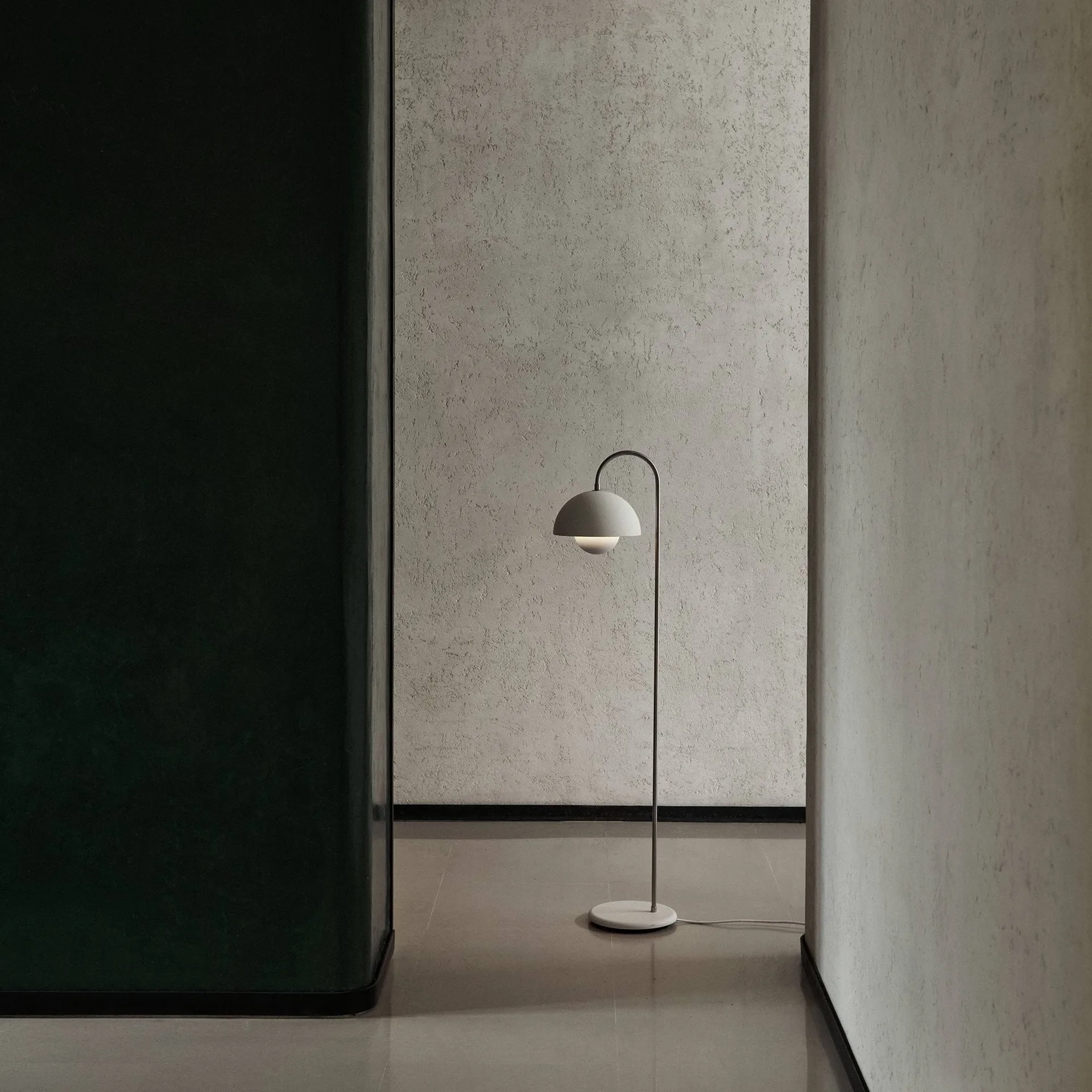 Flowerpot VP12 golvlampa, Matt white &Tradition