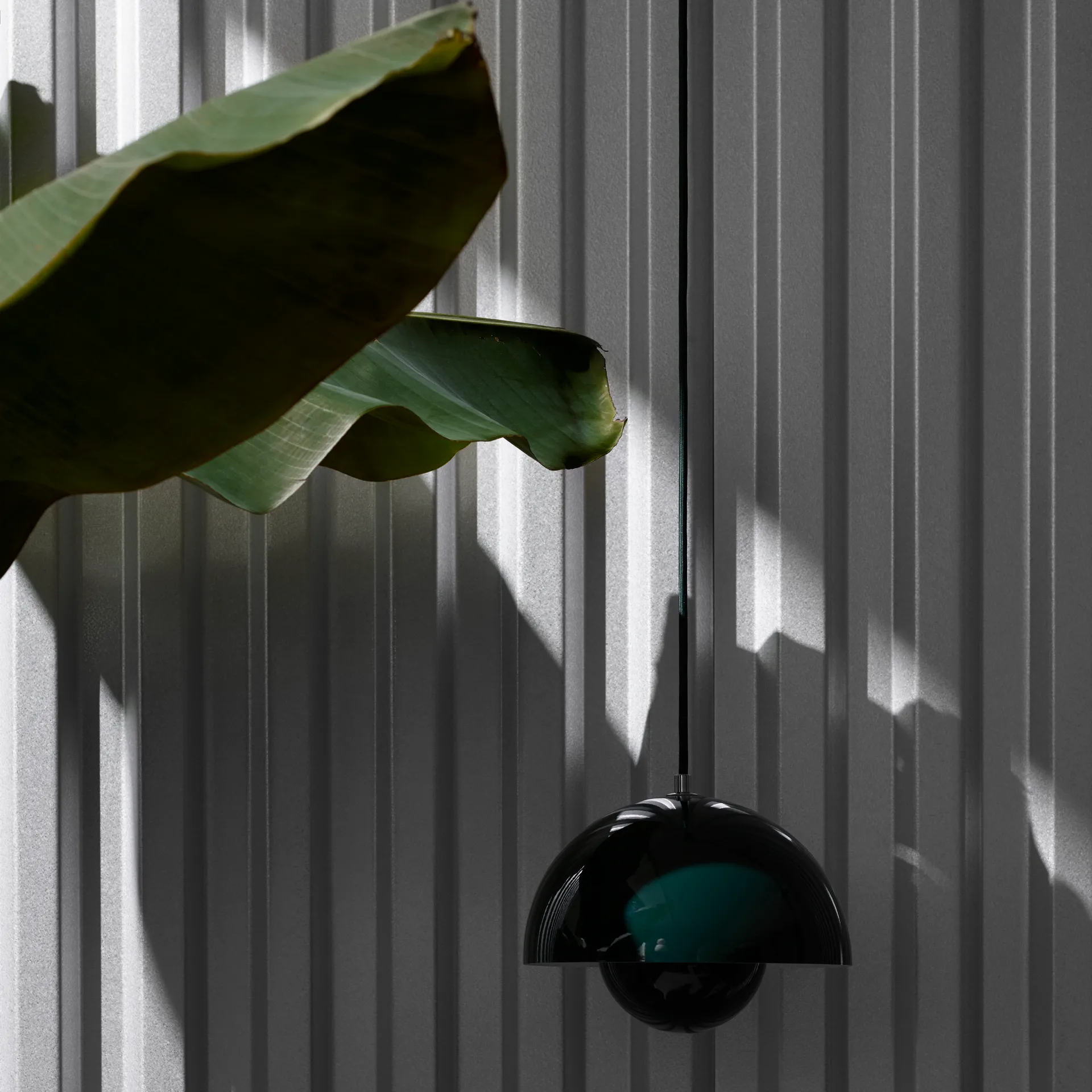 Flowerpot VP2 pendel stor, mörkgrön &Tradition