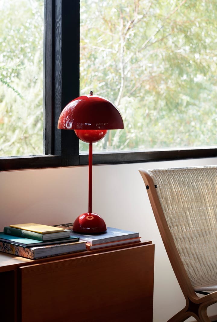 Flowerpot VP3 bordslampa - Vermilion red - &Tradition