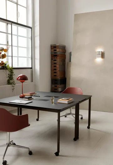 Flowerpot VP3 bordslampa - Vermilion red - &Tradition