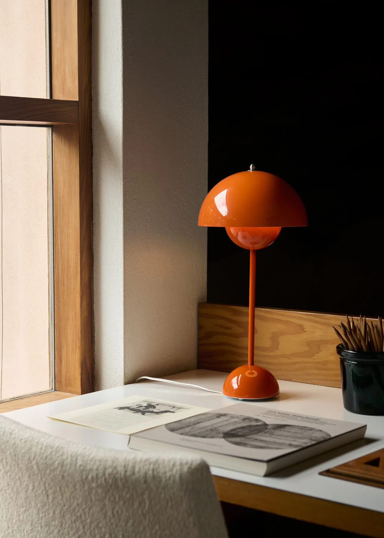 Flowerpot VP3 bordslampa, Zesty orange &Tradition