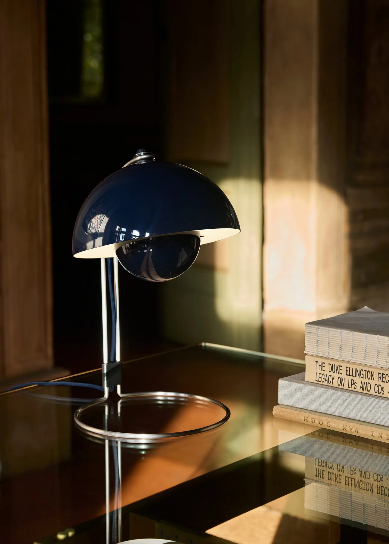 Flowerpot VP4 bordslampa, Steel blue &Tradition