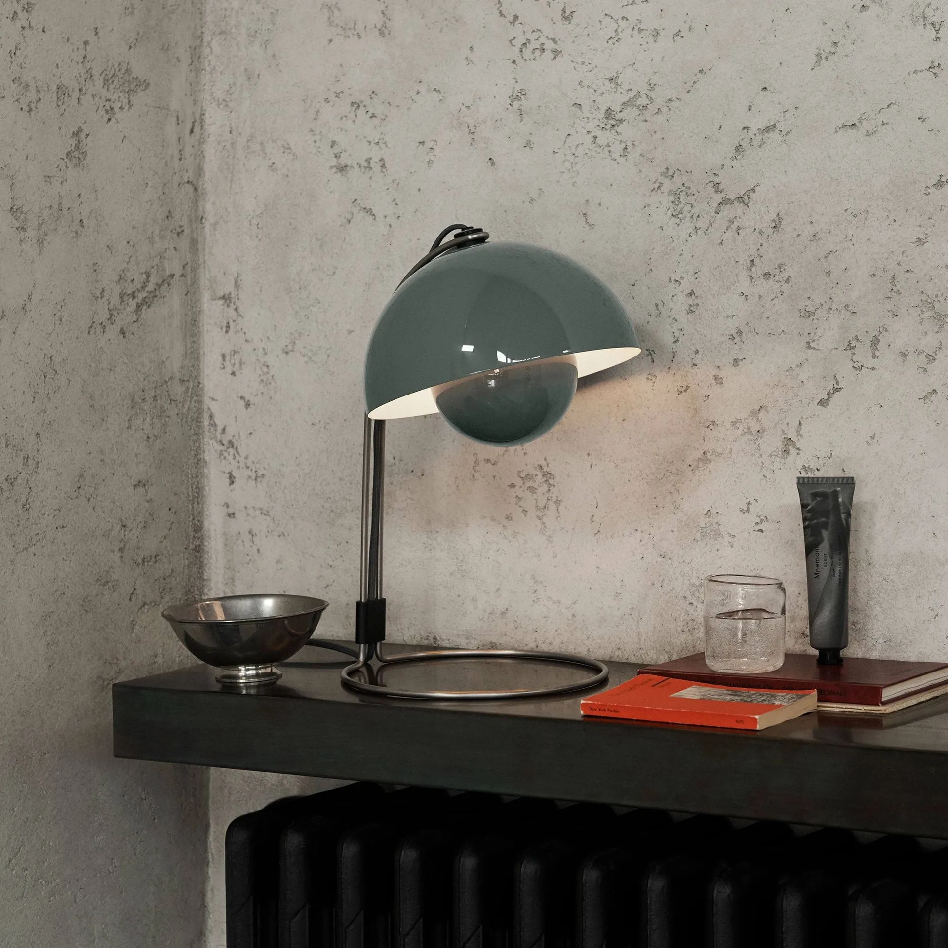 Flowerpot VP4 bordslampa, Stone blue &Tradition