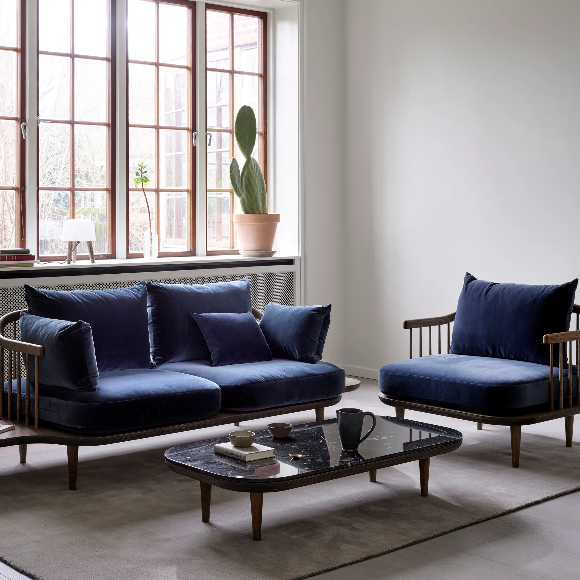 Fly bord SC5, rökt oljad ek + svart marmor &Tradition