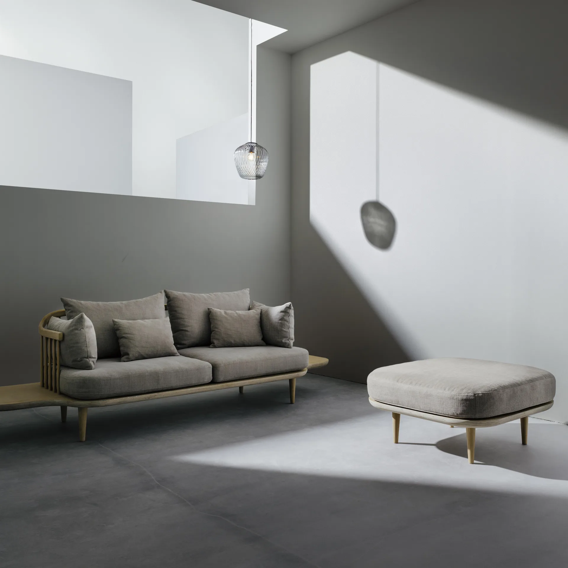 Fly sittpuff SC9, ljus oljad ek + beige tyg &Tradition