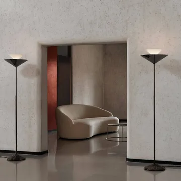 Gio LN 28 golvlampa - Mörk krom, marmo - &Tradition